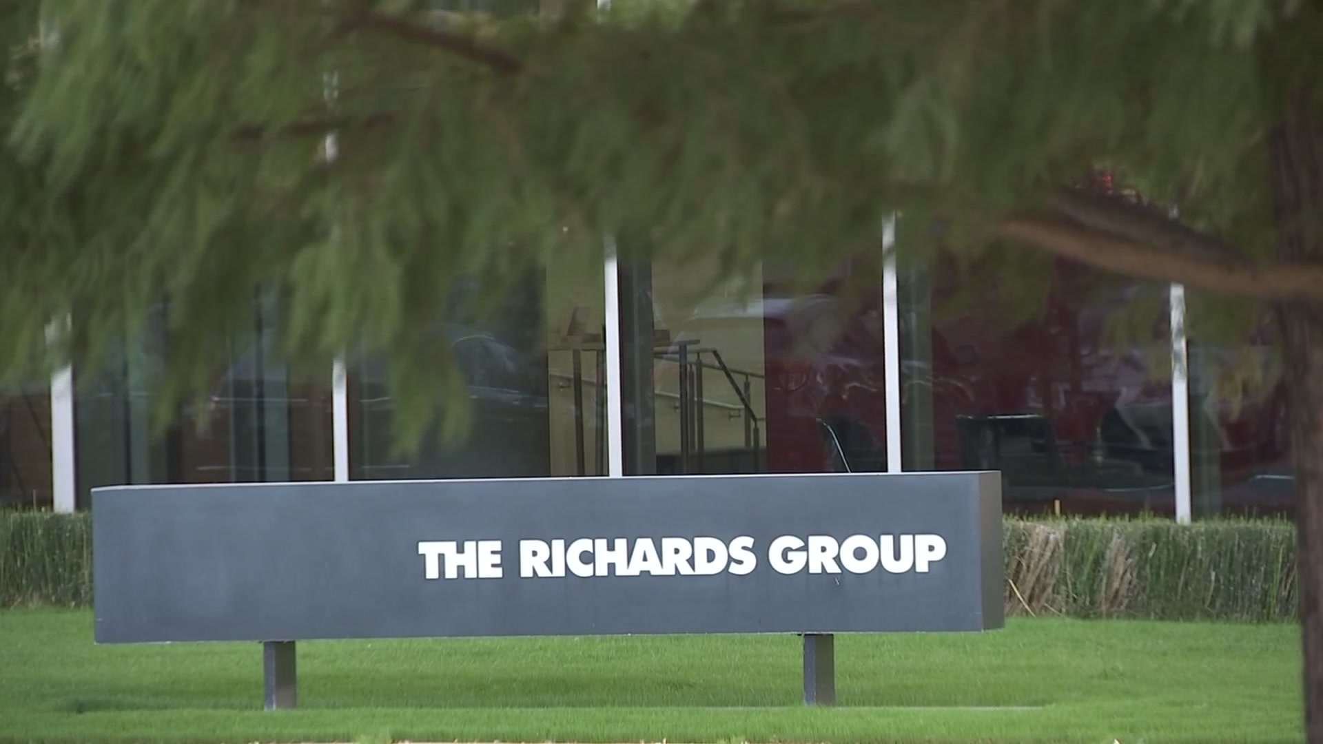 “Es demasiado negro” agencia publicitaria pierde clientes tras