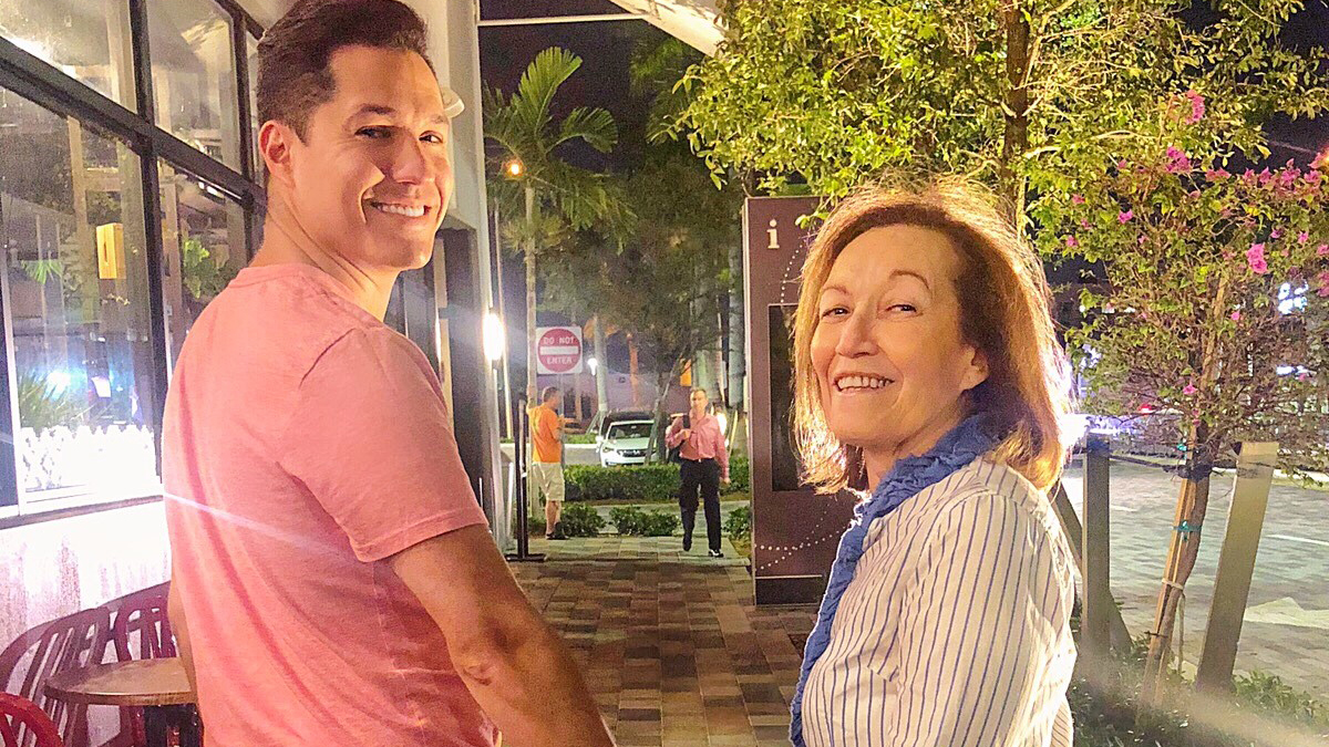 Reporteros de Telemundo 51 celebran junto a sus madres Telemundo