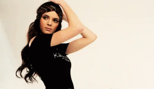 Kendall Jenner GIF - Model Pose Kendall Jenner - Discover & Share GIFs