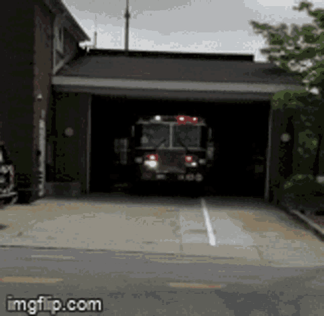 Engine Firetruck GIF Engine Firetruck Lightbar Discover & Share GIFs
