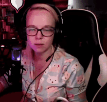 Foxy Roxy GIF - Foxy Roxy Foxyroxy - Discover & Share GIFs