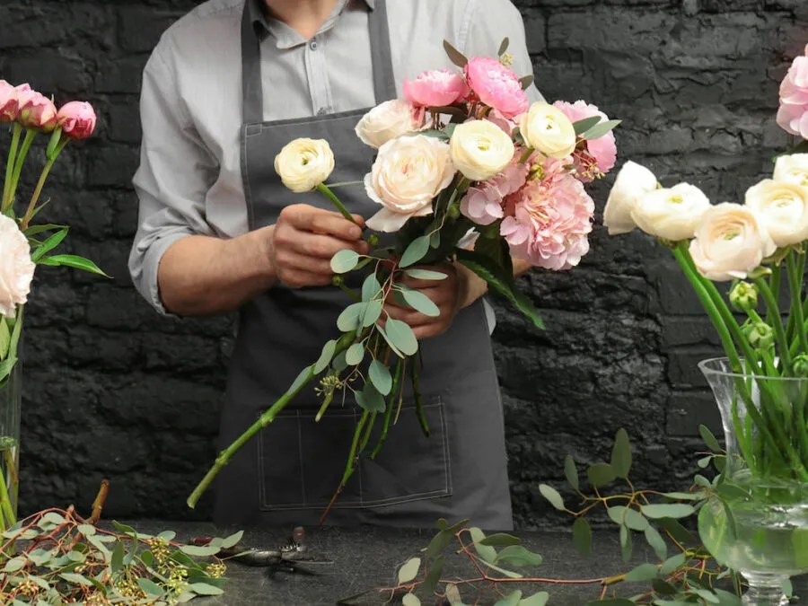 Wedding Flowers Hiring a Pro, Renting Faux or DIY Options