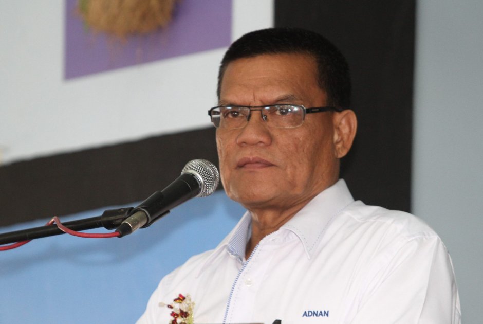 datuk seri adnan yaakob