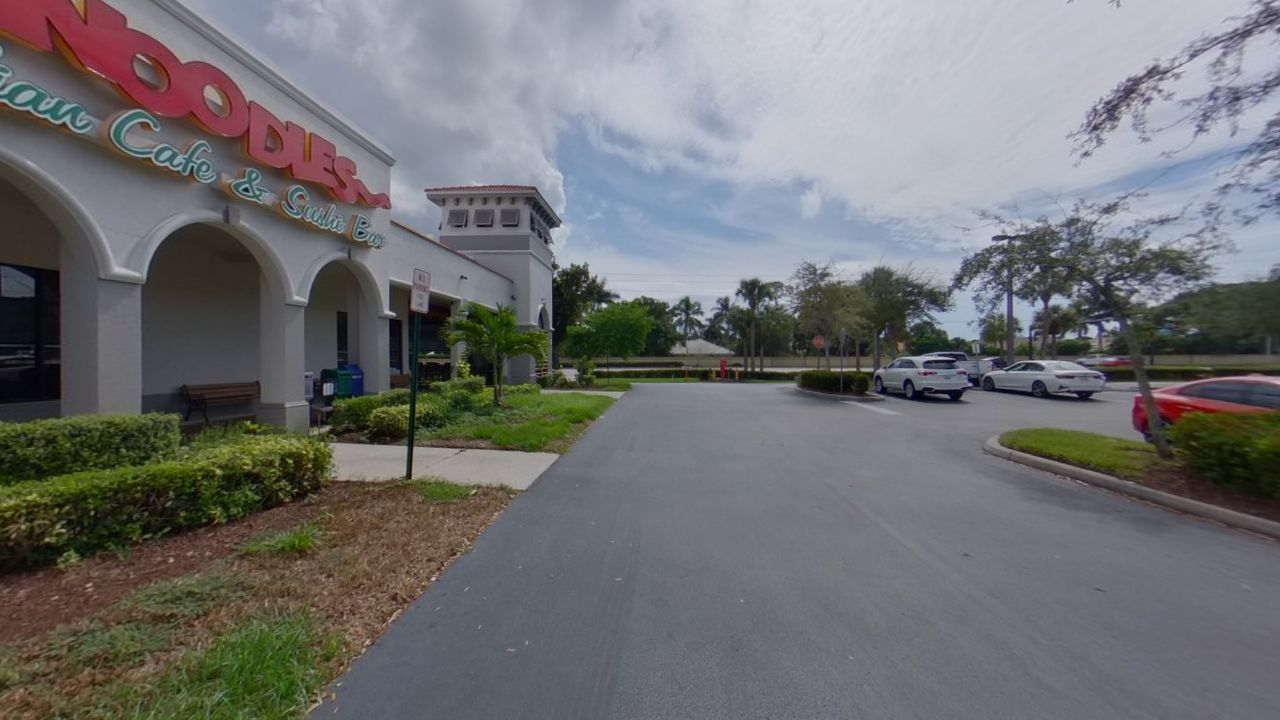 Noodles Italian Cafe & Sushi Bar