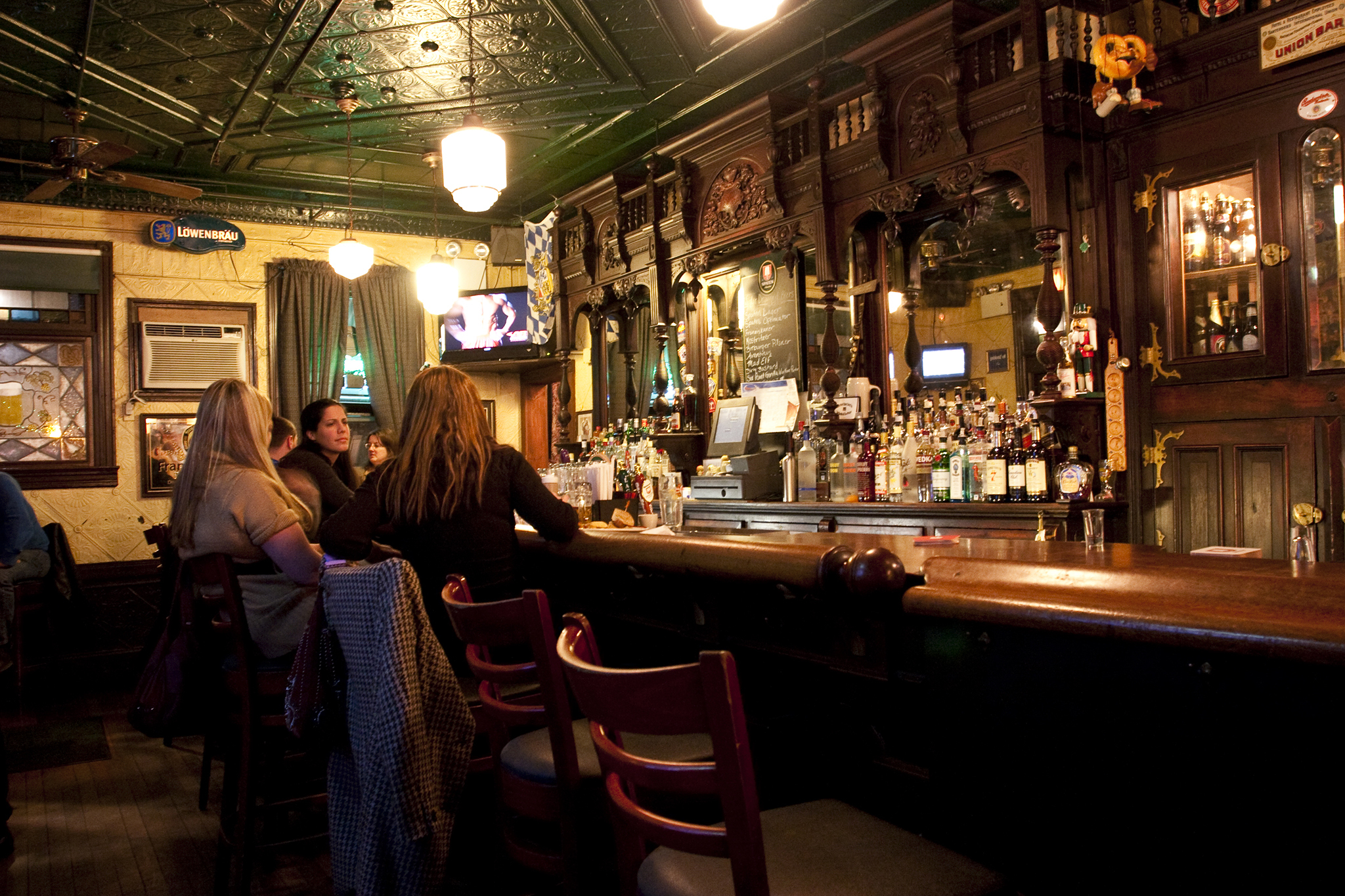 13 Oldest bars in NYC to Travel Back in Time