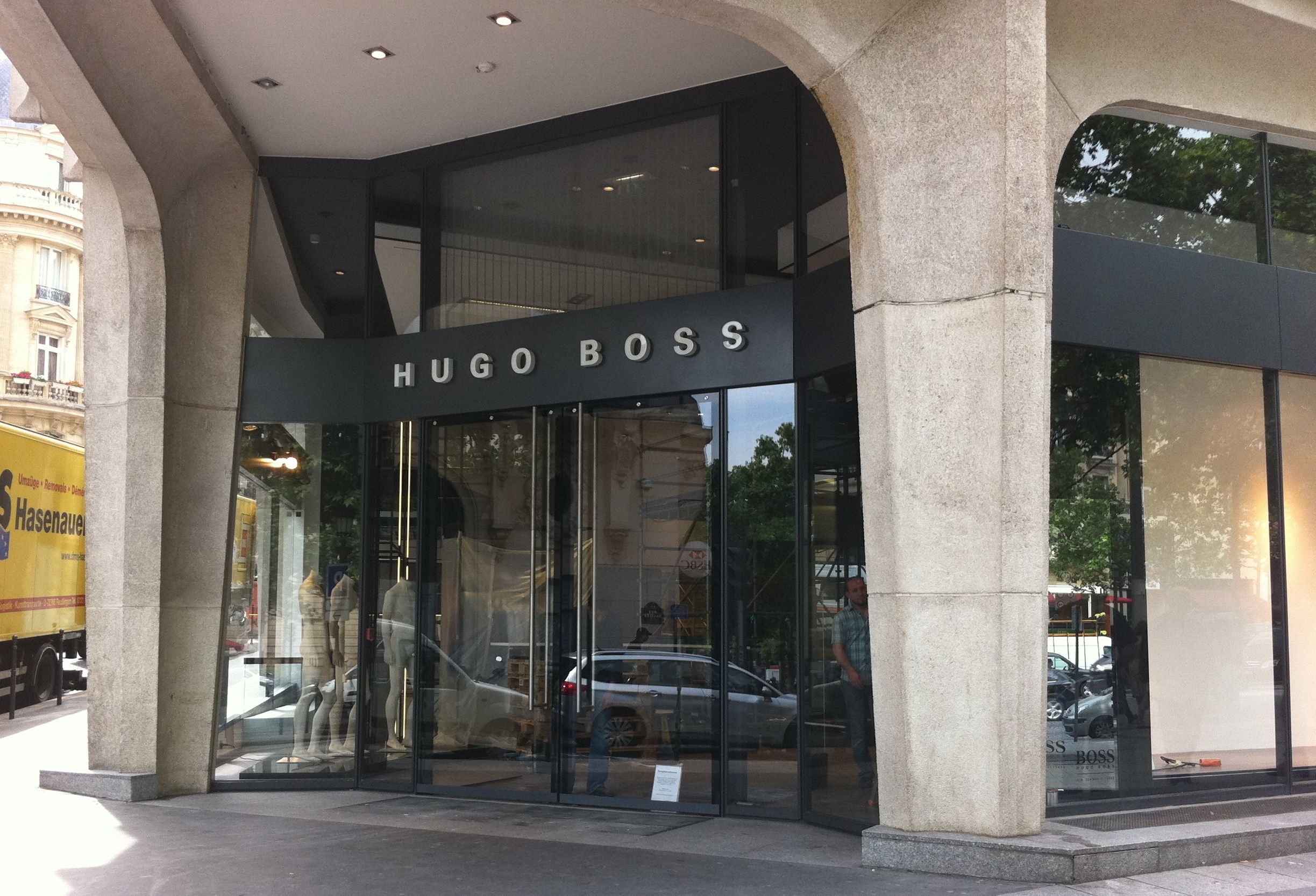 Hugo Boss | Shopping In Champs-Elysées, Paris