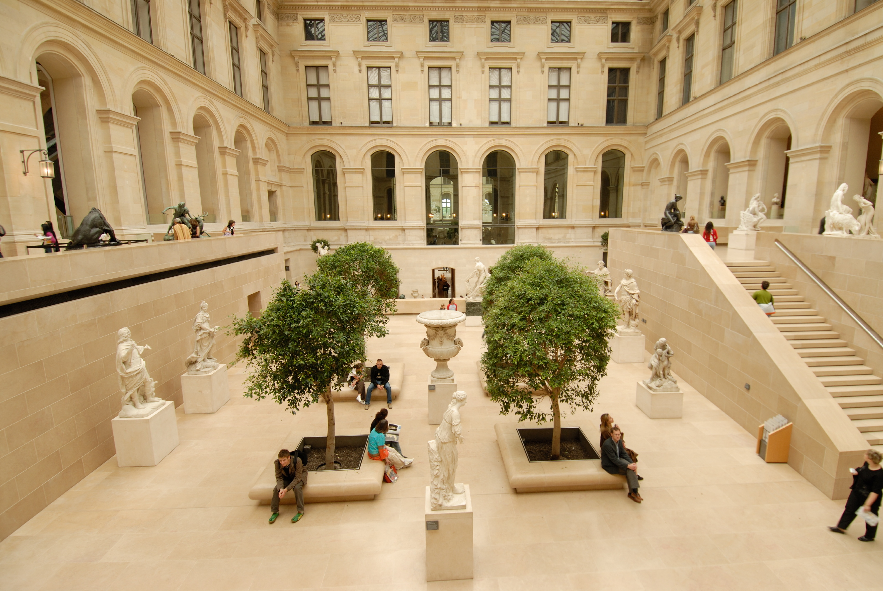 Classic Paris The Louvre where to avoid tourists and rub shoulders