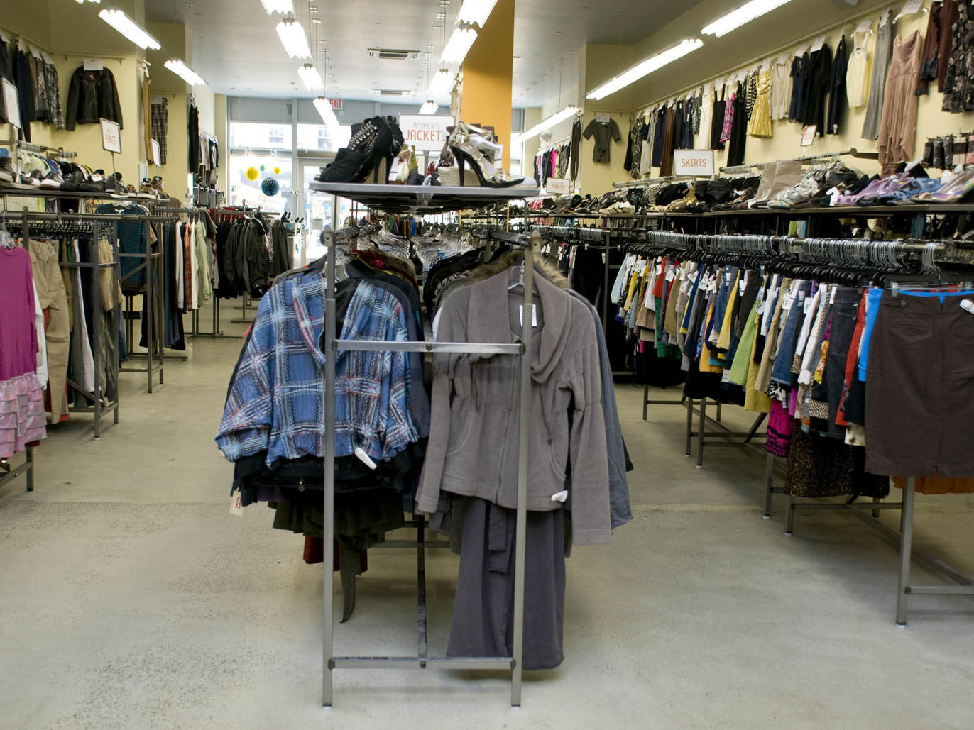 10 Best Thrift Stores in New York for Amazing Deals