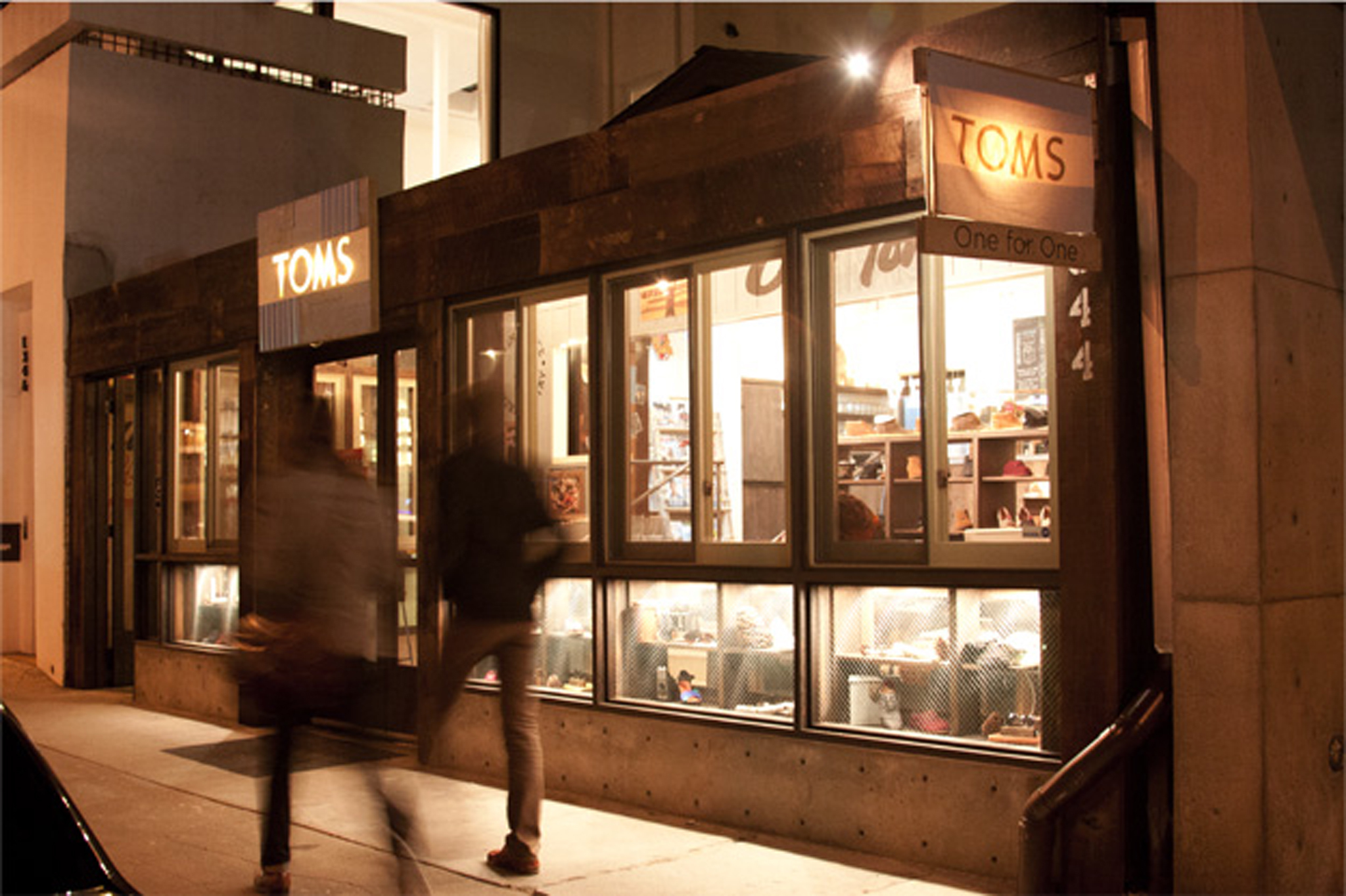 TOMS Shoes Shopping in Venice, Los Angeles