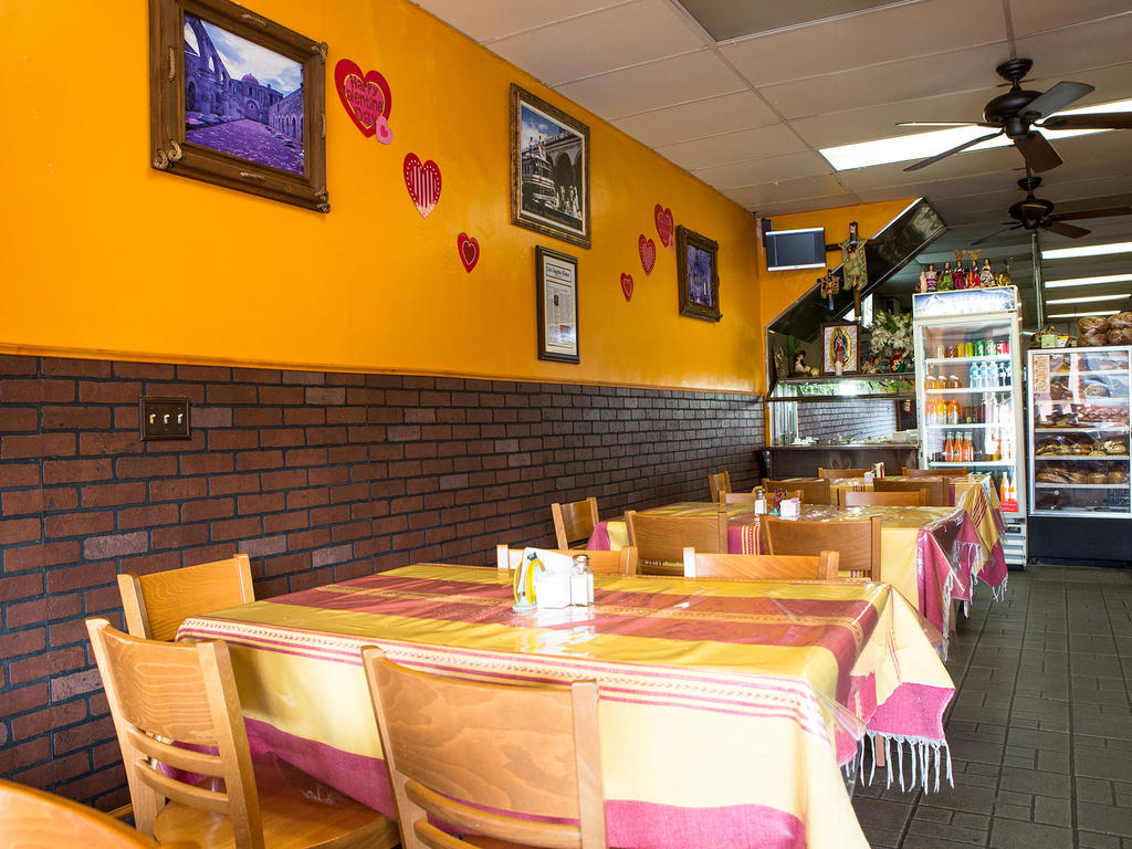 21 Best Mexican Restaurants in Los Angeles For Tacos and Mariscos