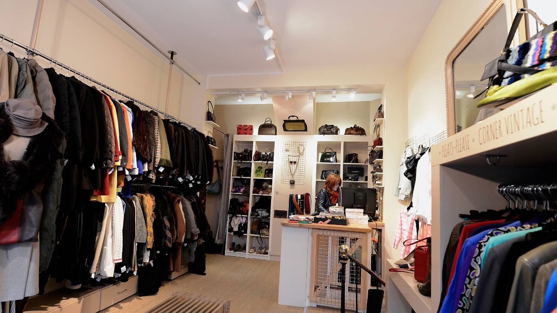 Lorette et Jasmin Shopping in 16e arrondissement, Paris