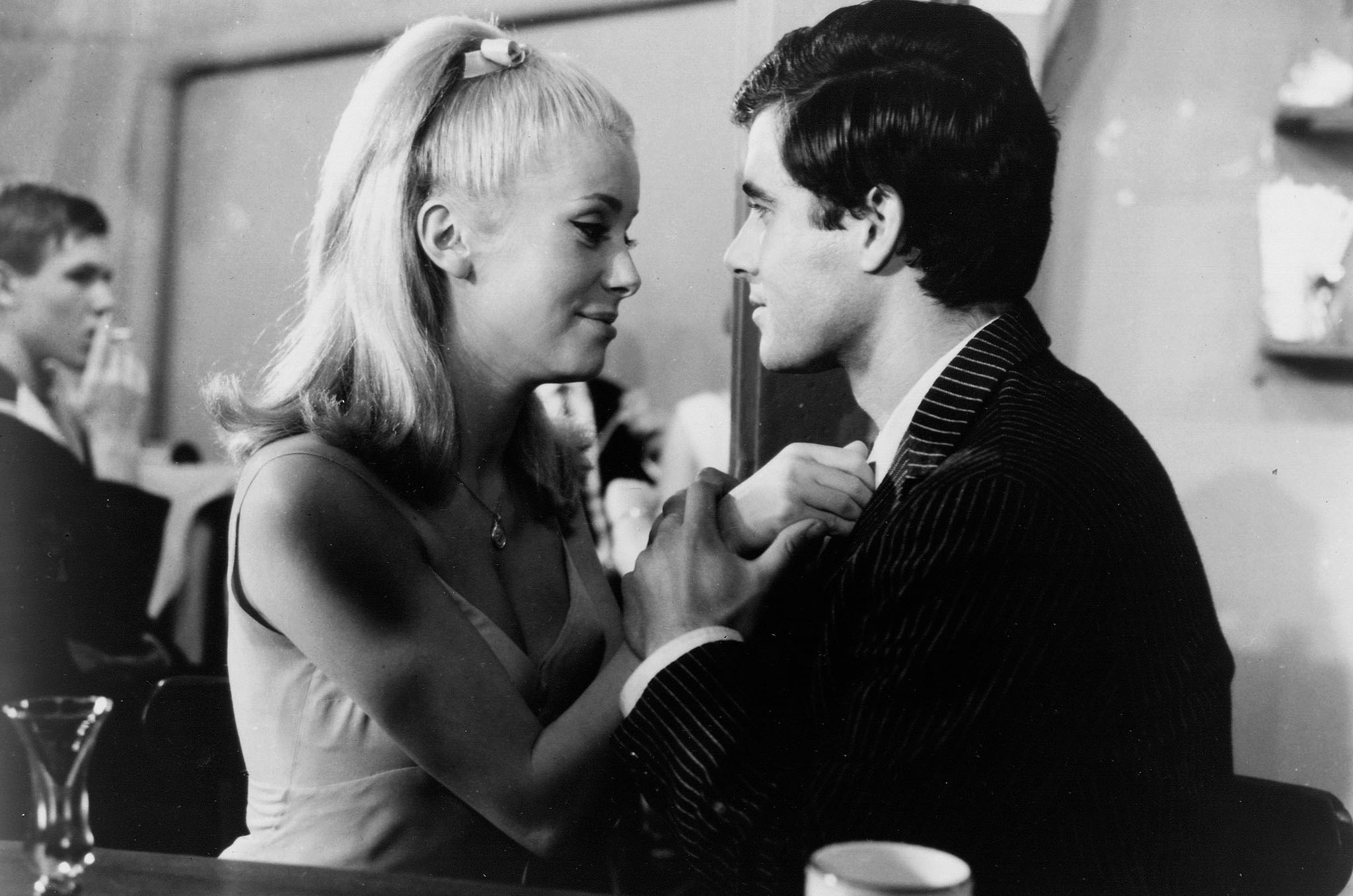 Les Parapluies de Cherbourg 1964, directed by Jacques Demy Film review