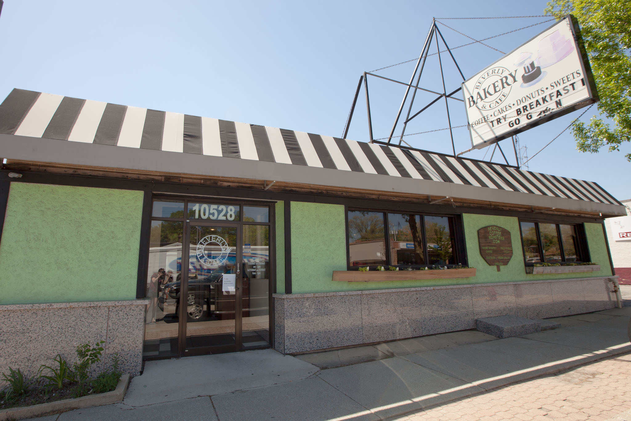 Cheap food burgers, barbecue and more in Beverly