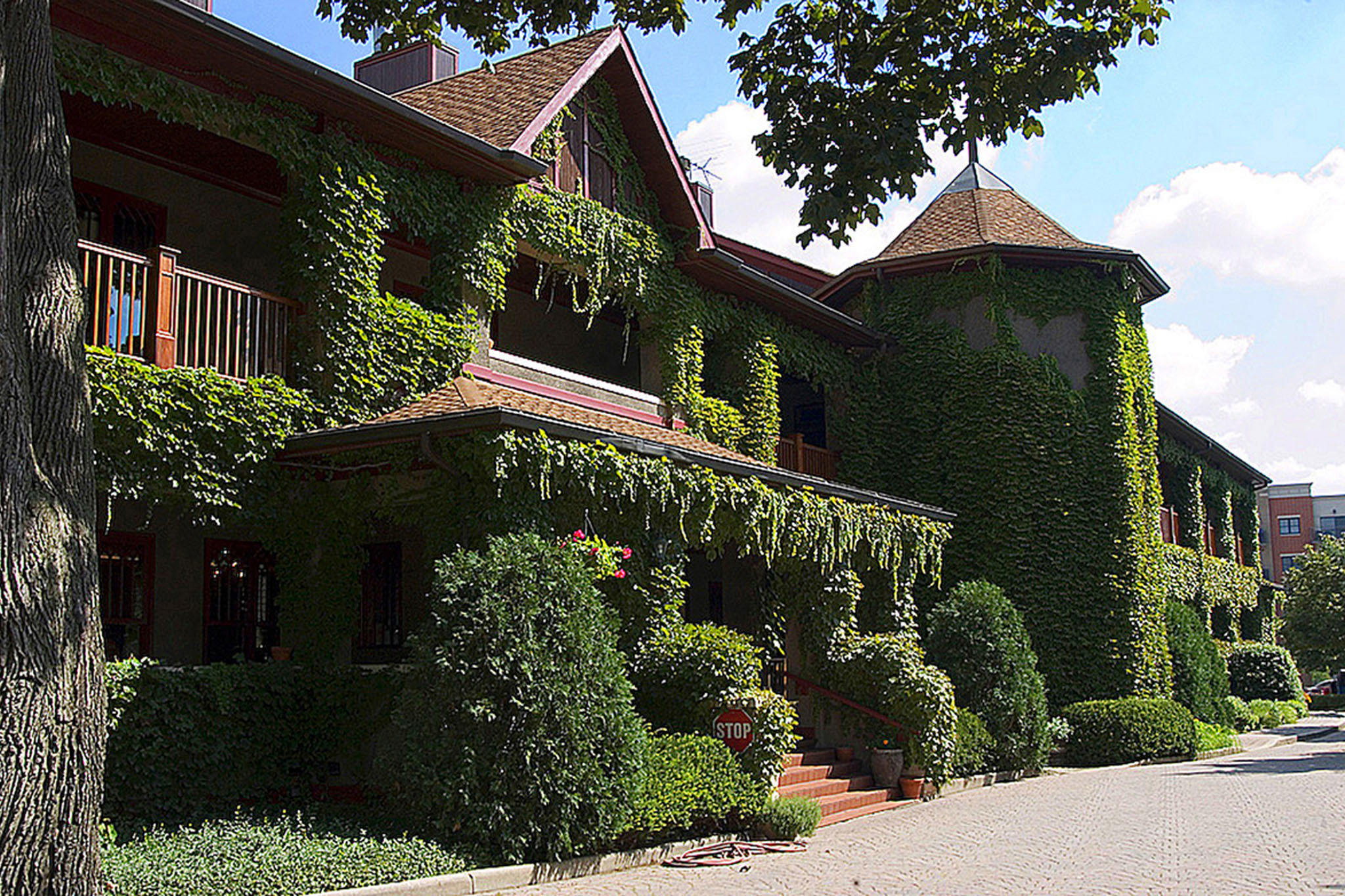 Lynfred Winery Bars in Suburbs, Chicago