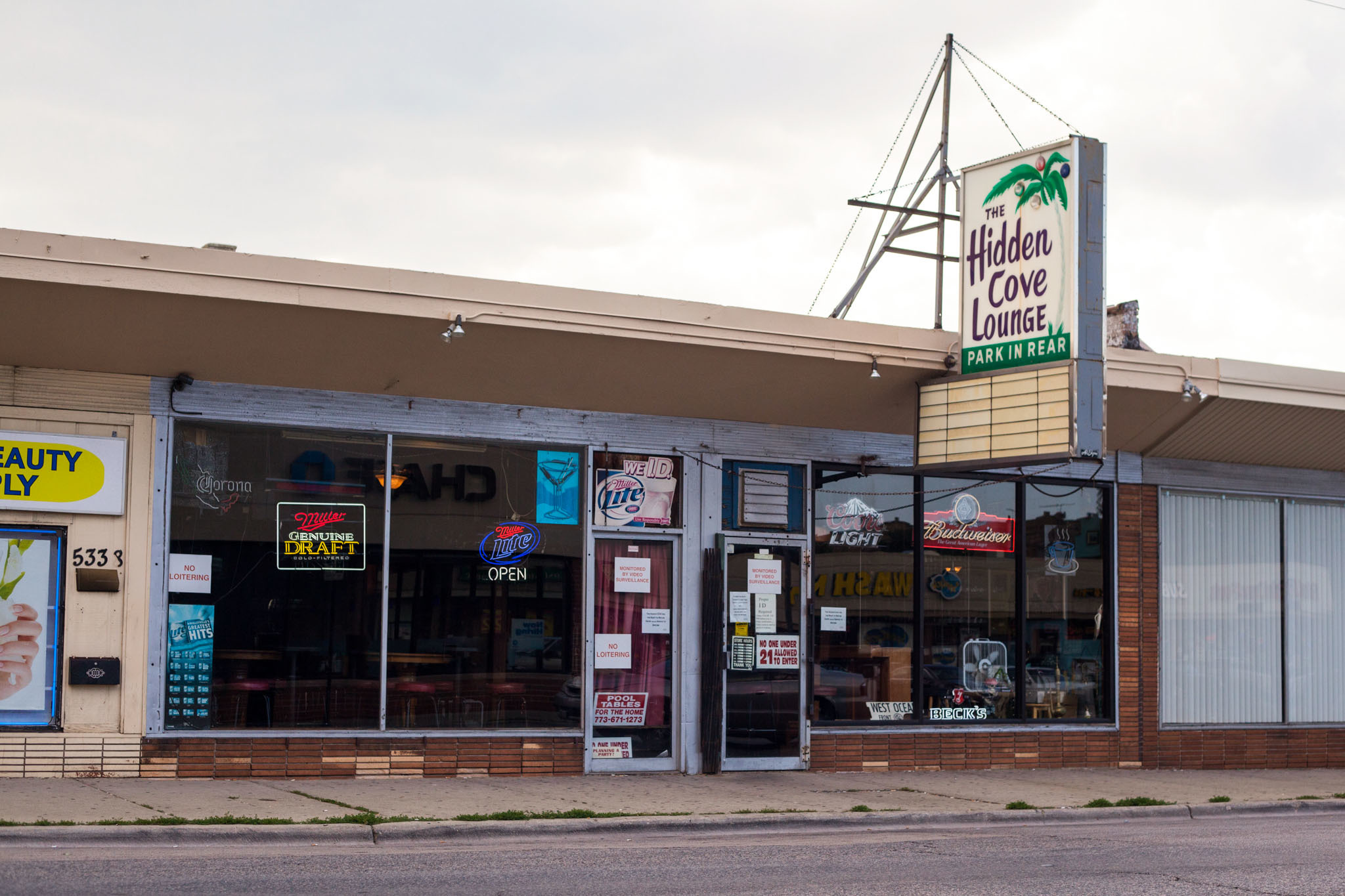 Hidden Cove Bars in Lincoln Square, Chicago