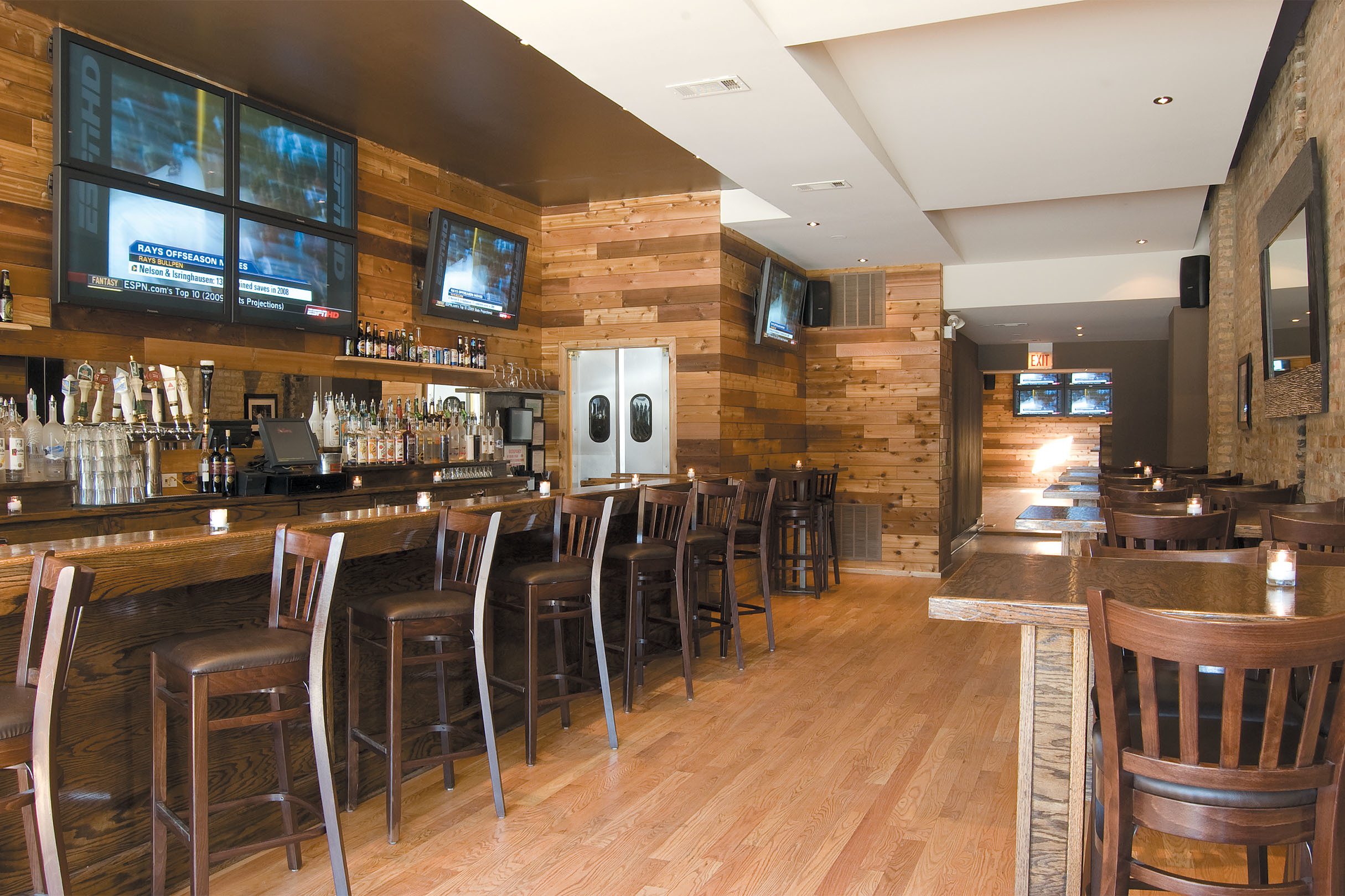 14 Wrigleyville Bars Where You Can Watch the Cubs Play