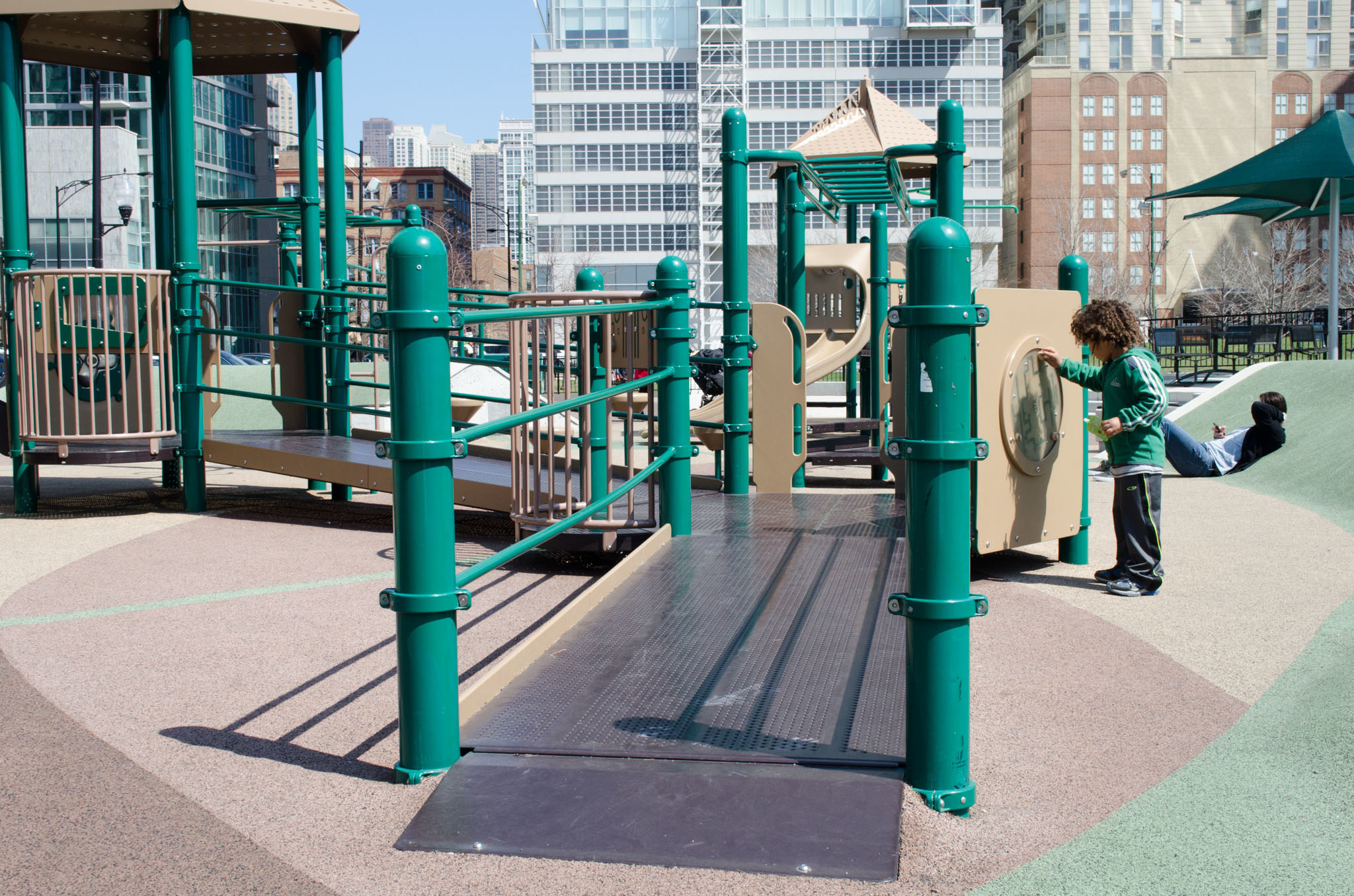 Playgrounds in Chicago for kids to slide and swing