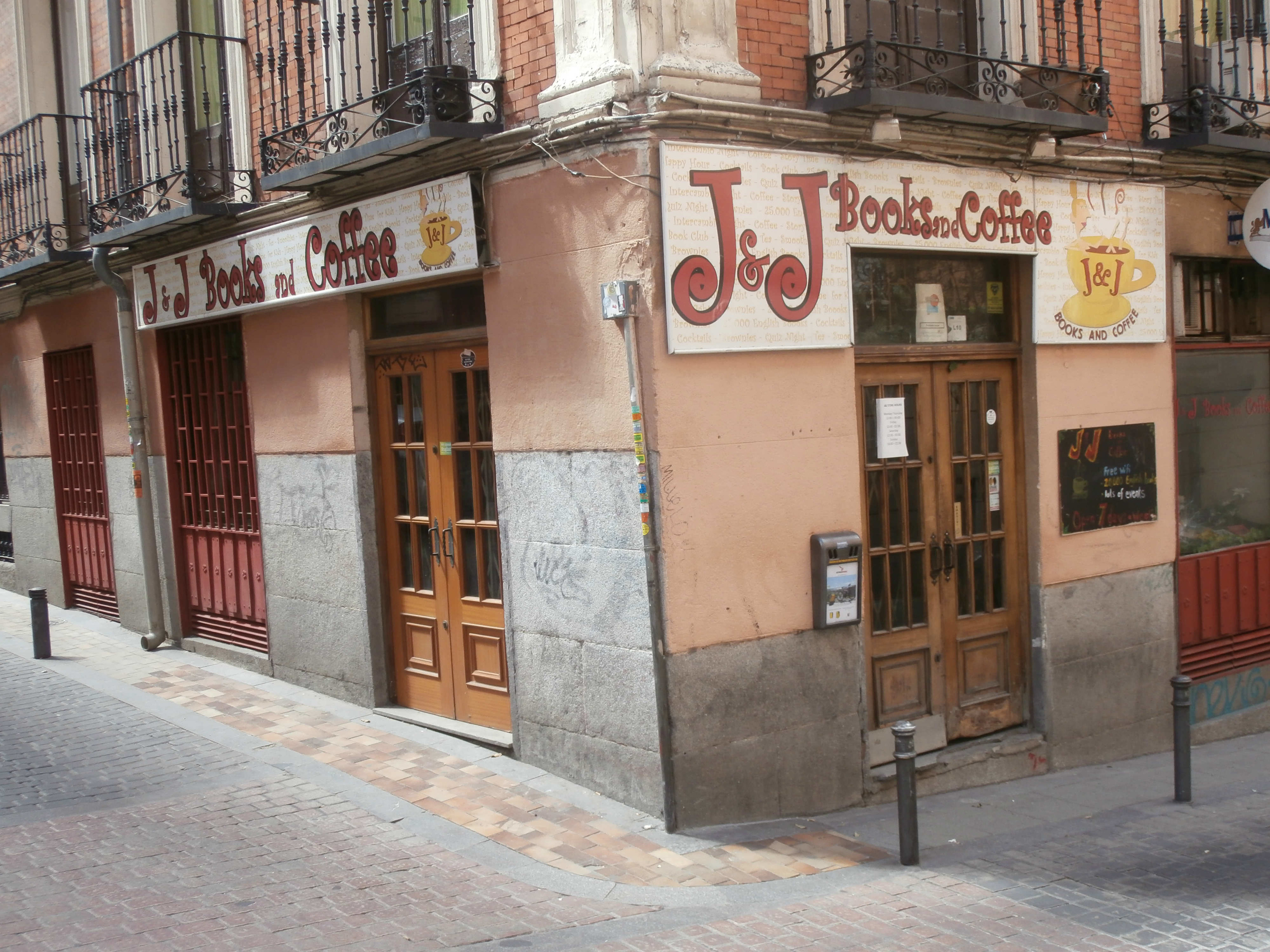 J&J Books & Coffee Shopping in Malasaña, Madrid