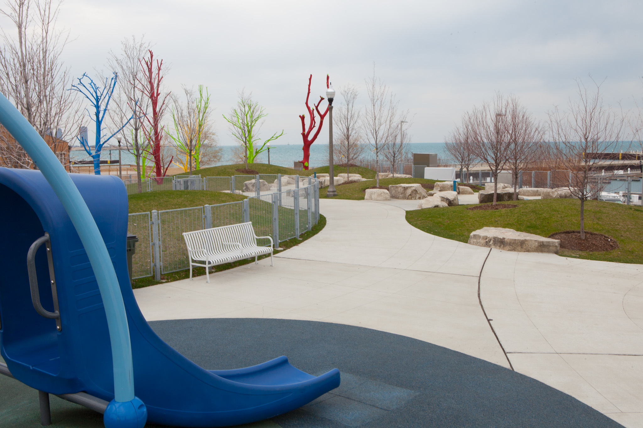 Playgrounds in Chicago for kids to slide and swing