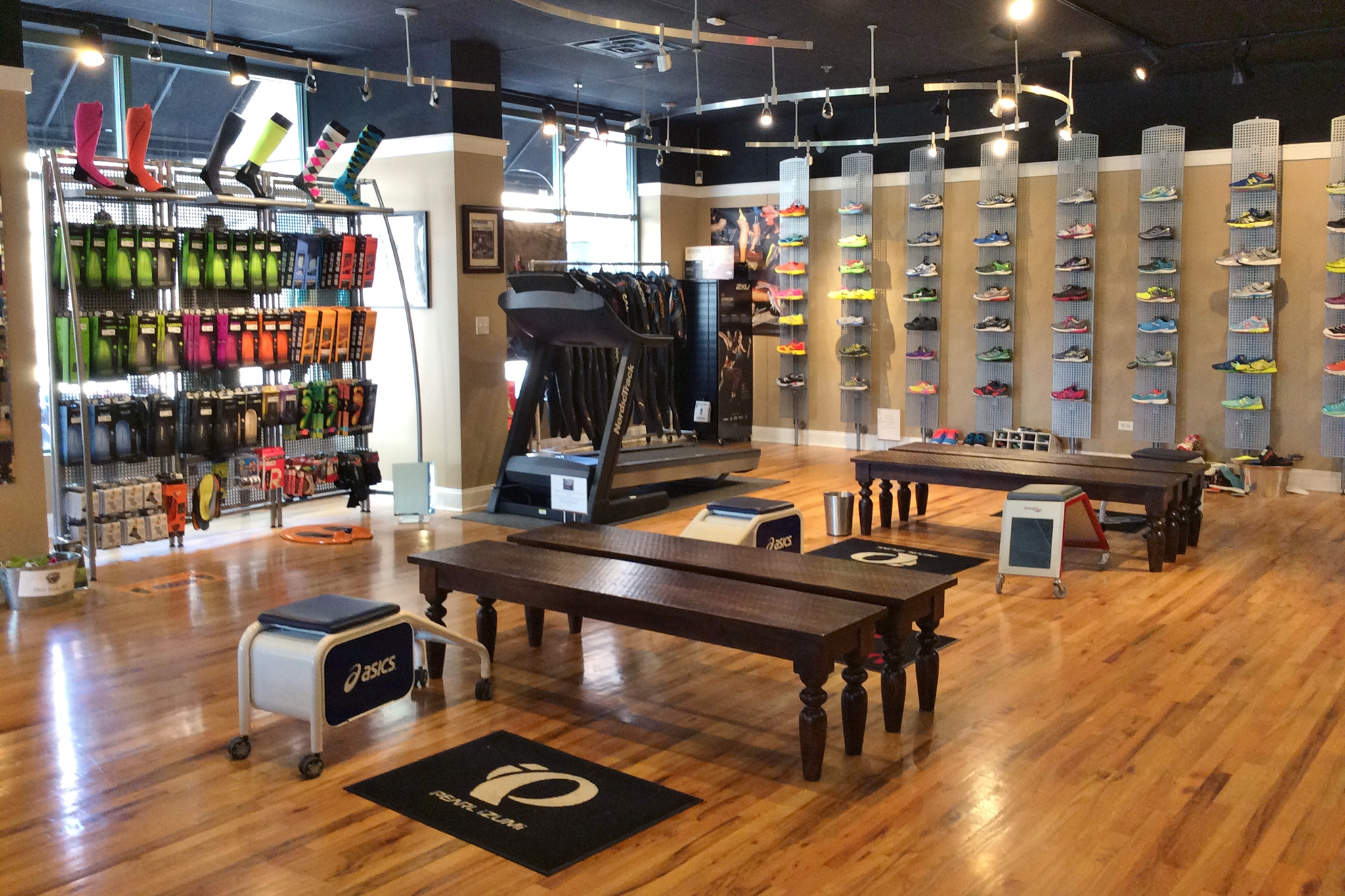 Runners High ‘n Tri Shopping in Suburbs, Chicago