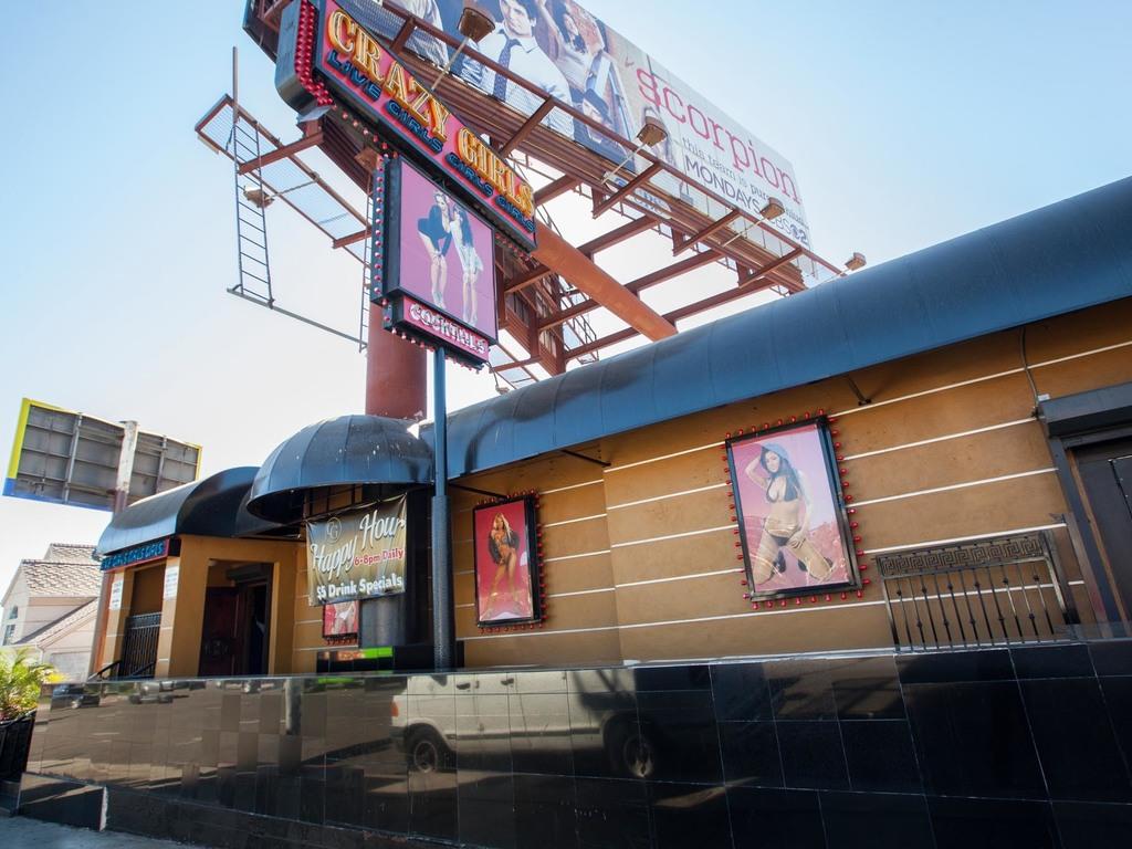The 2 OFFICIAL Lesbian Bars in Los Angeles & 9 Lesbian-Friendly.