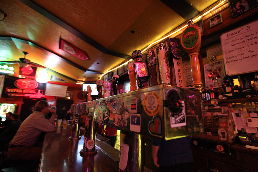 Best dive bars in San Francisco for cheap drinks