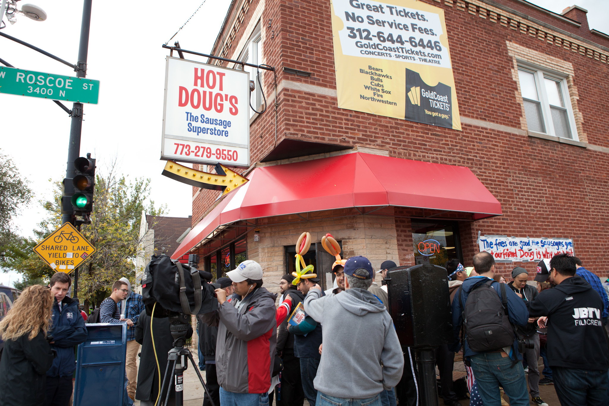 Chicago hot dogs The best hot dog stands, Chicago dogs and more
