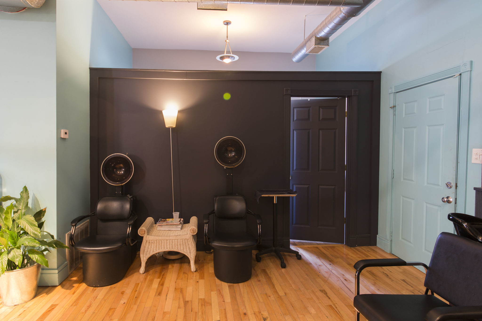 Hair salons in Chicago for hair cuts, color and blowouts
