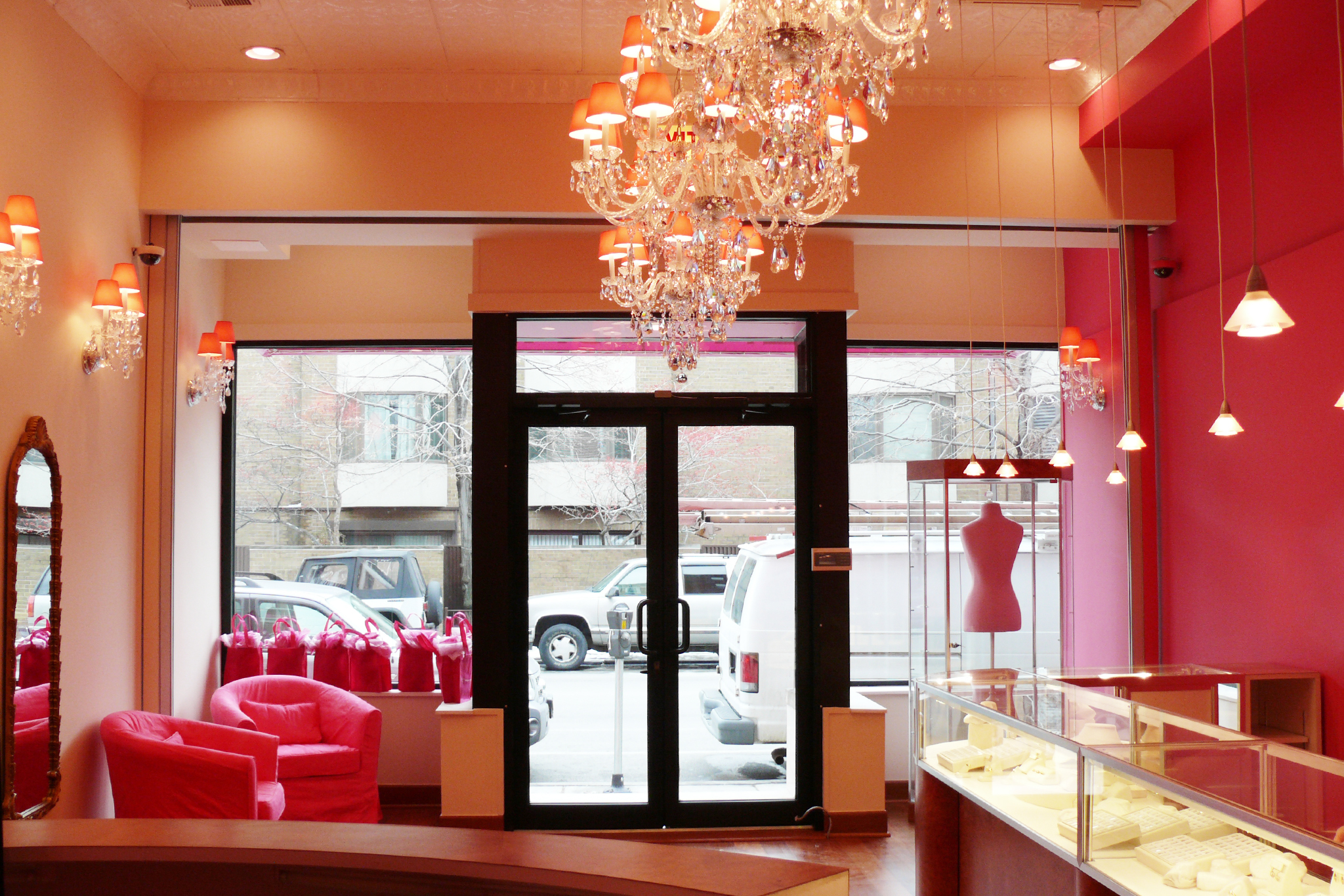 Jewelry stores in Chicago for engagement rings and earrings