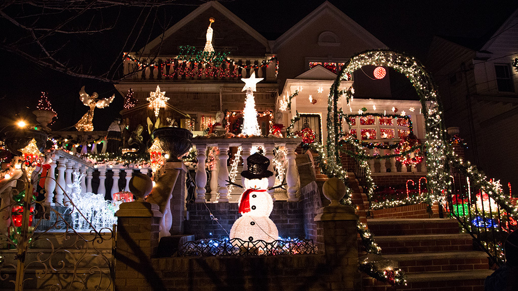 Dyker Heights Christmas Lights 2019 Guide With Tour Info & Tips