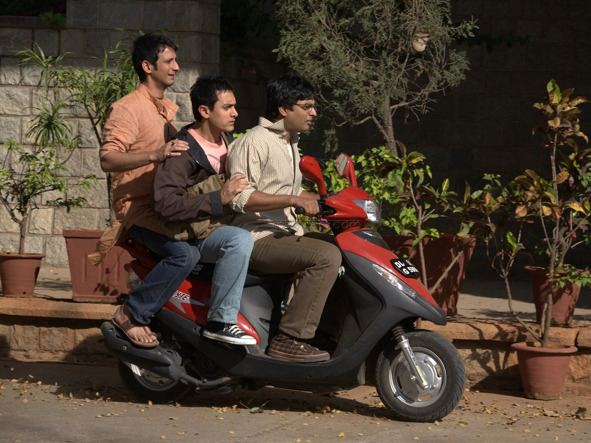 3 Idiots 2009, directed by Rajkumar Hirani Film review