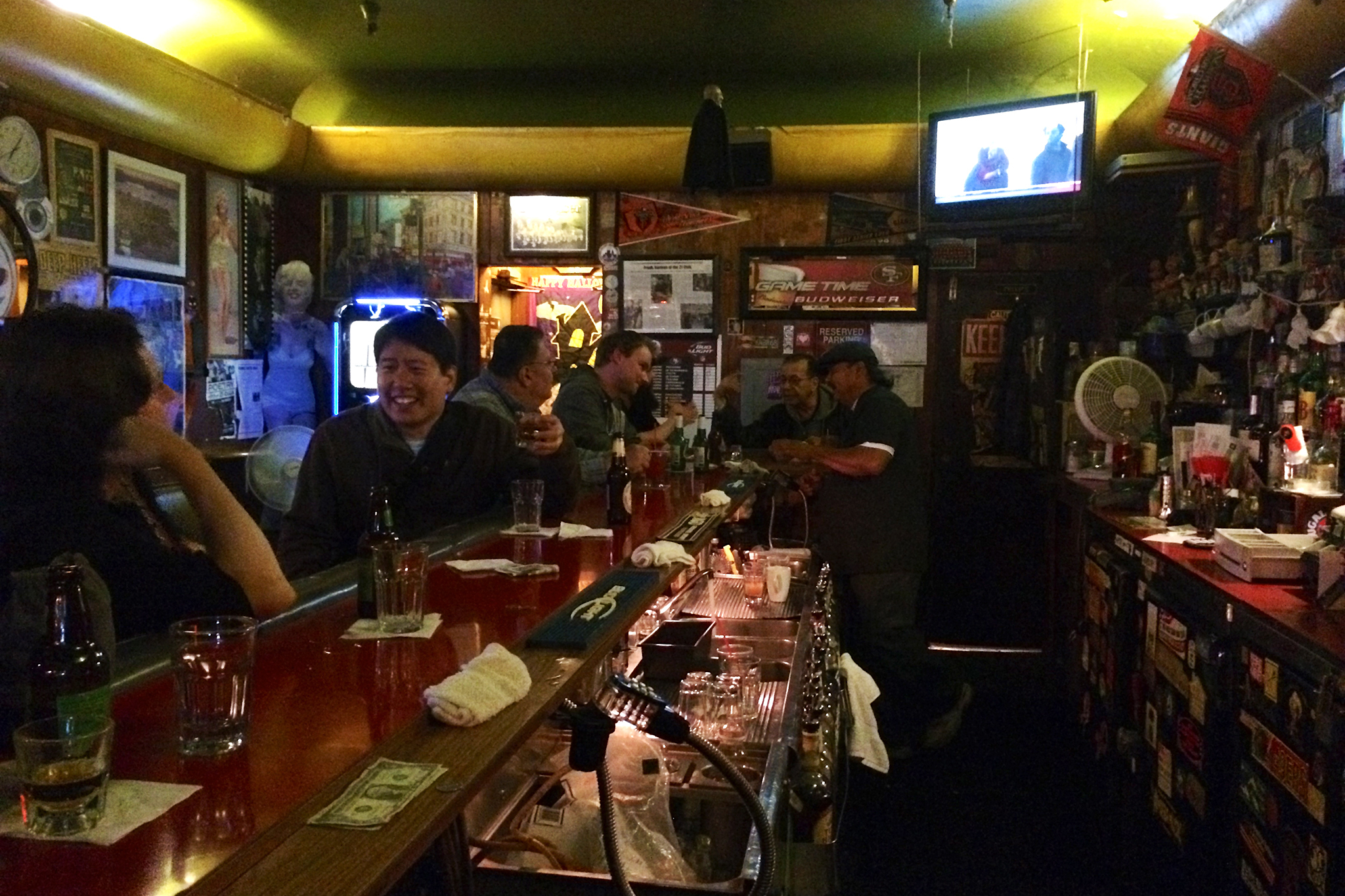 Best dive bars in San Francisco for cheap drinks