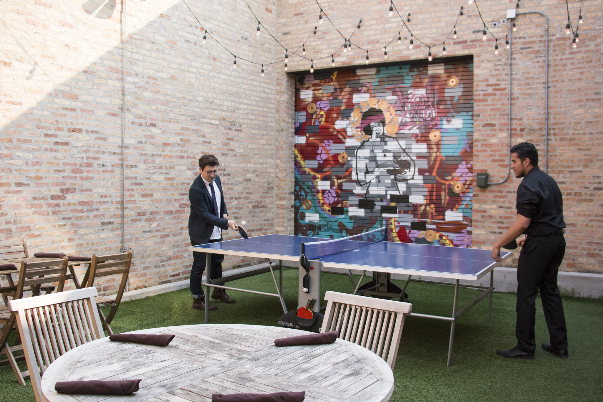 Play outdoor games at these bars and beer gardens in Chicago