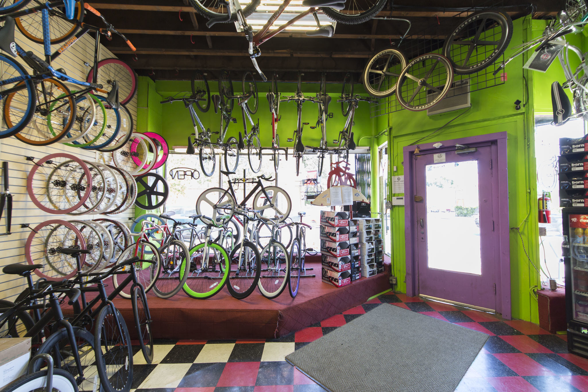 Bike shops in Chicago for road bikes, mountain bikes and parts