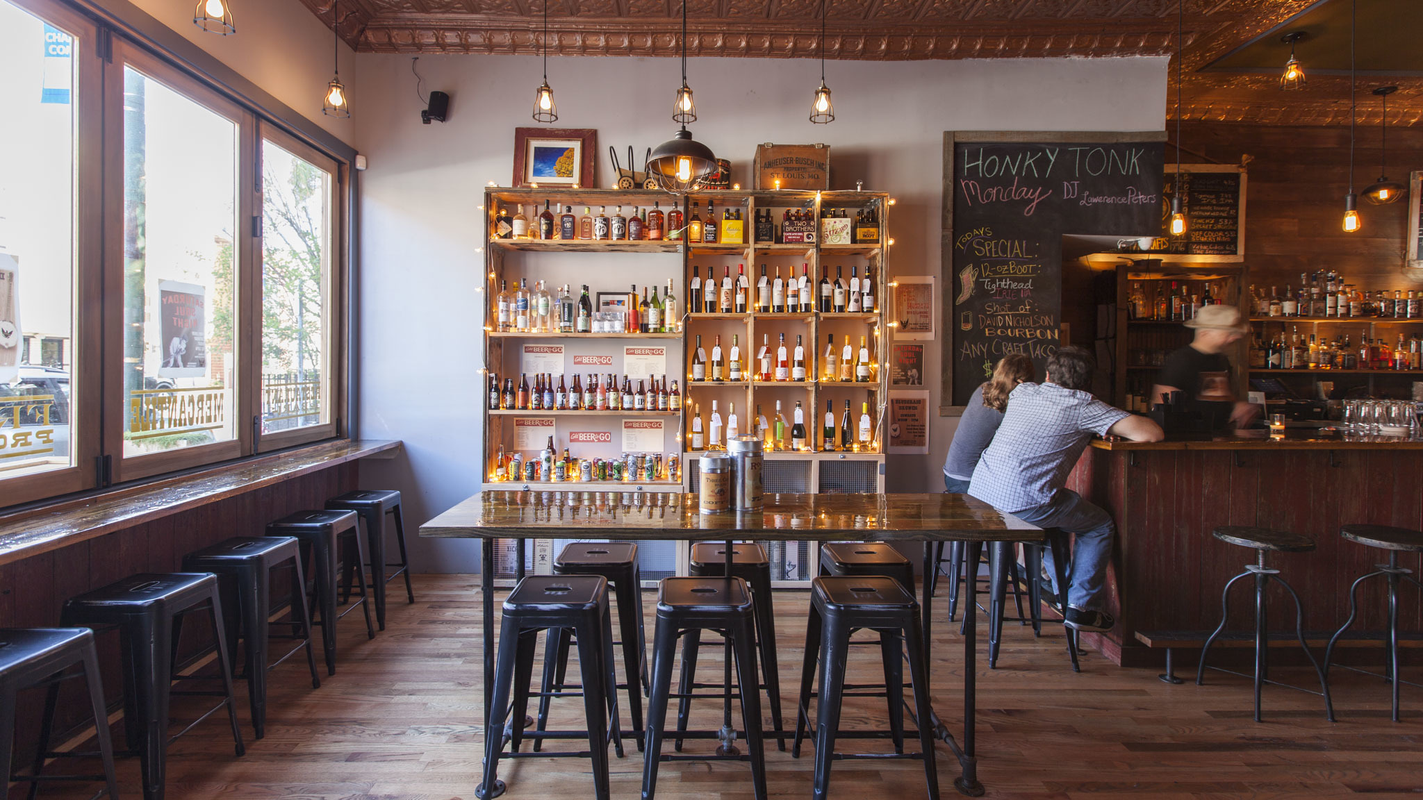 Best country bars in Chicago for beer, music and BBQ