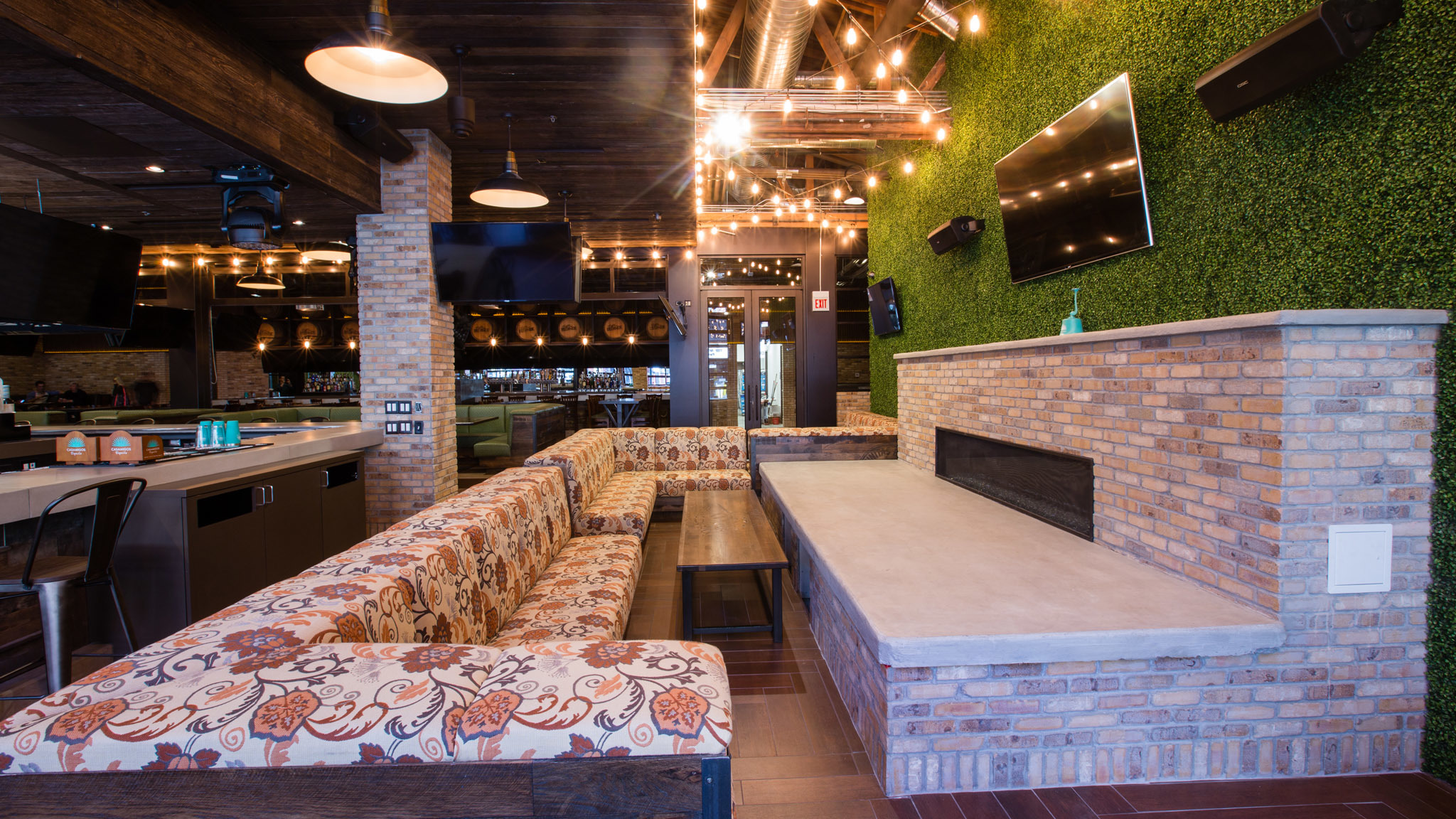 Chicago restaurants and bars with fireplaces and fire pits