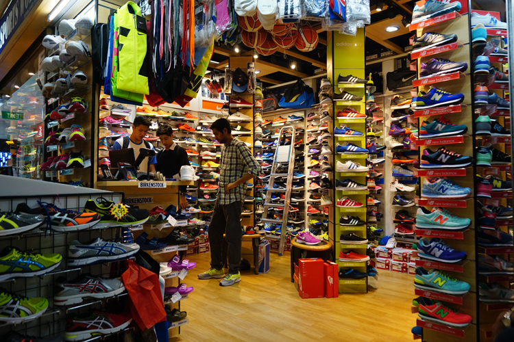 The best of Queensway Shopping Centre