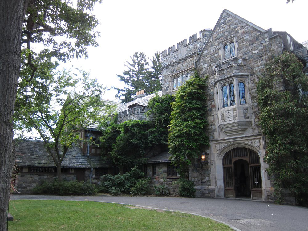 Best romantic getaways in NJ from beach trips to castle tours