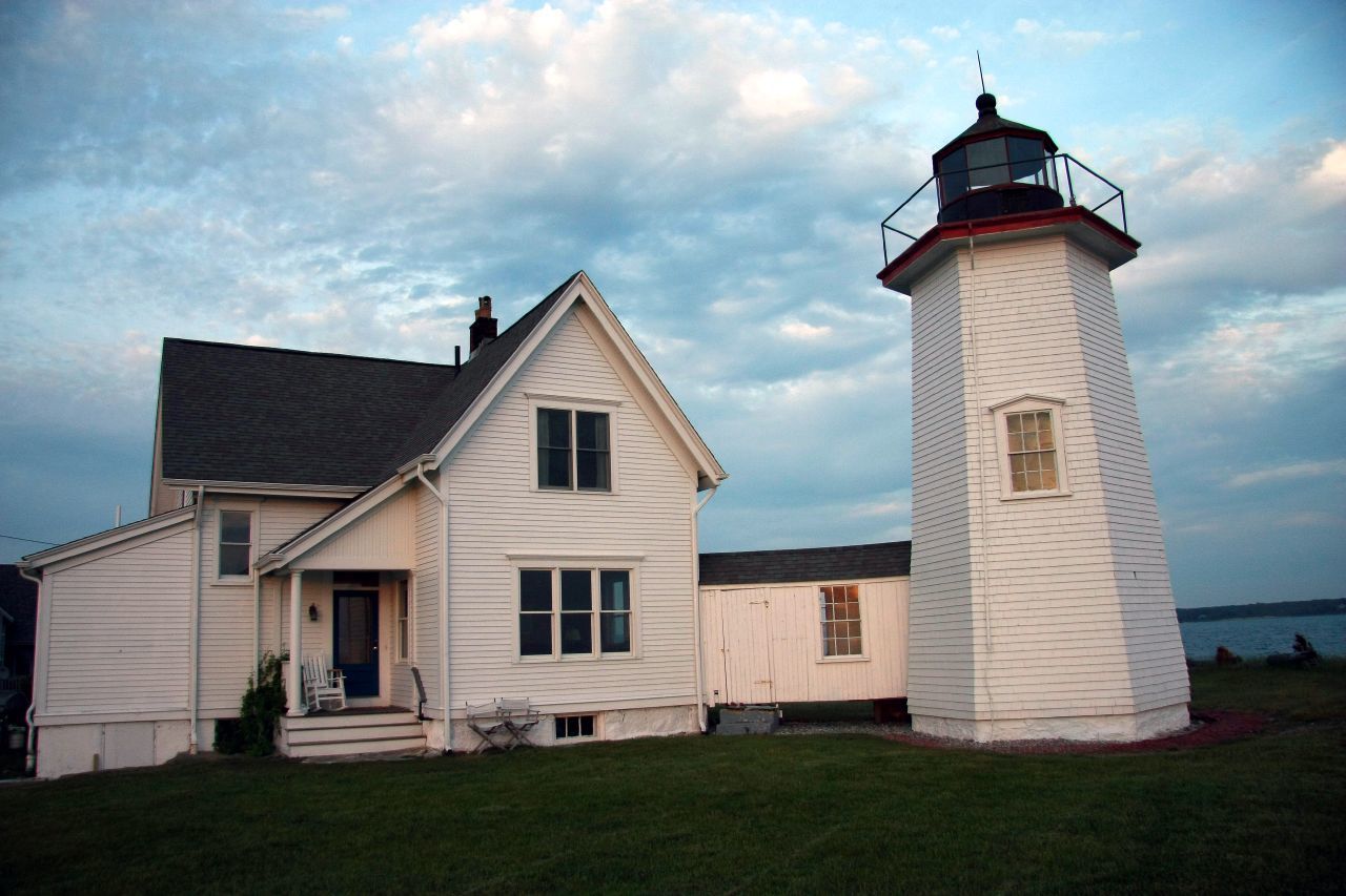 Five dramatic lighthouses that you can rent overnight near NYC