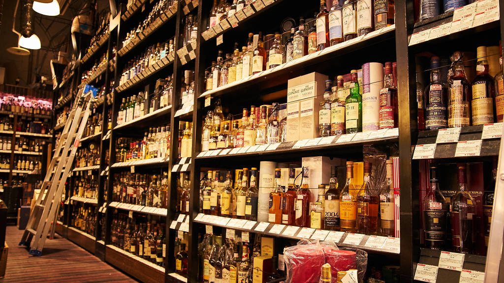 Liquors Hasegawa Shopping in Nihonbashi, Tokyo
