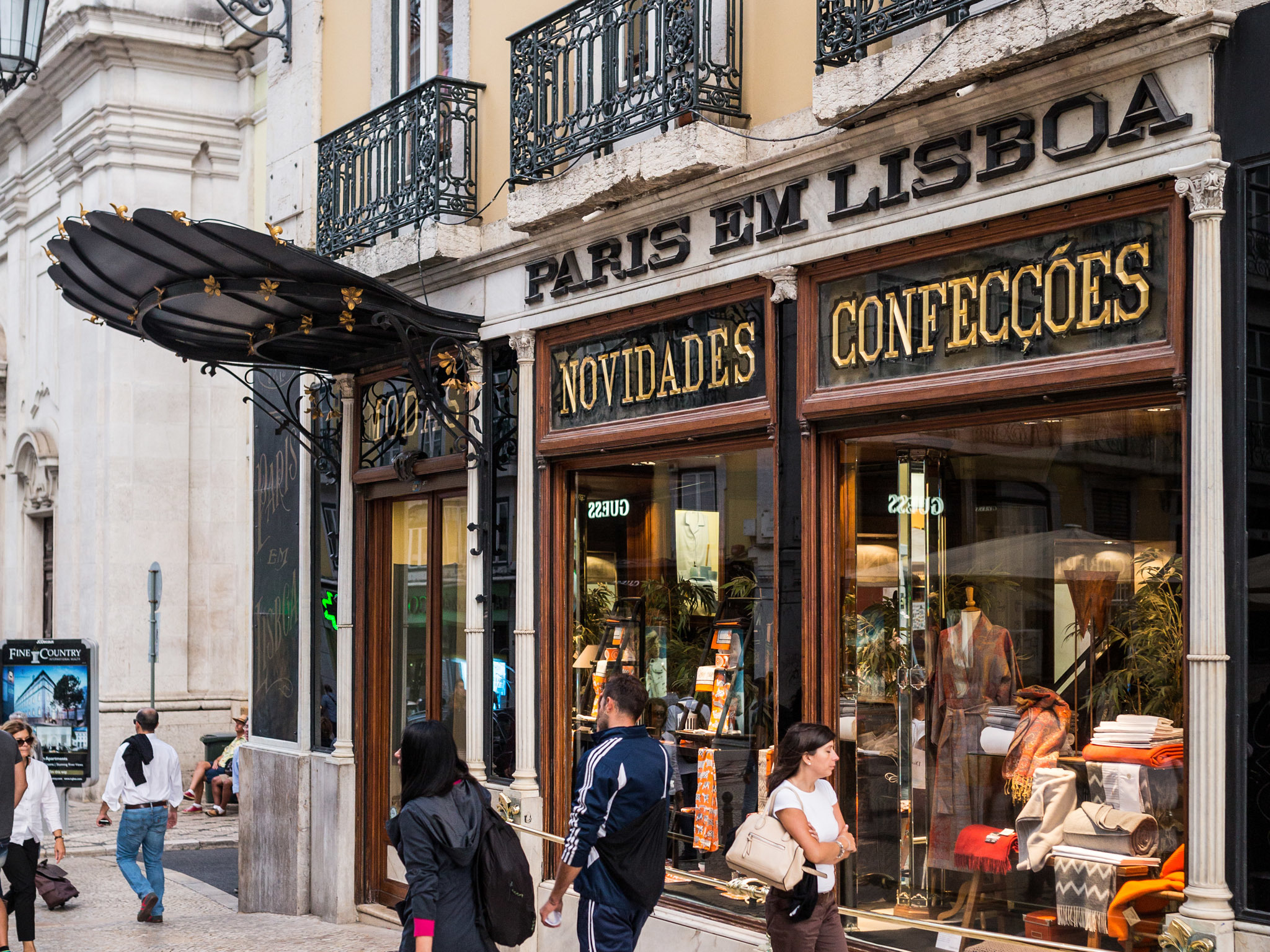 Paris em Lisboa Shopping in Chiado, Lisbon