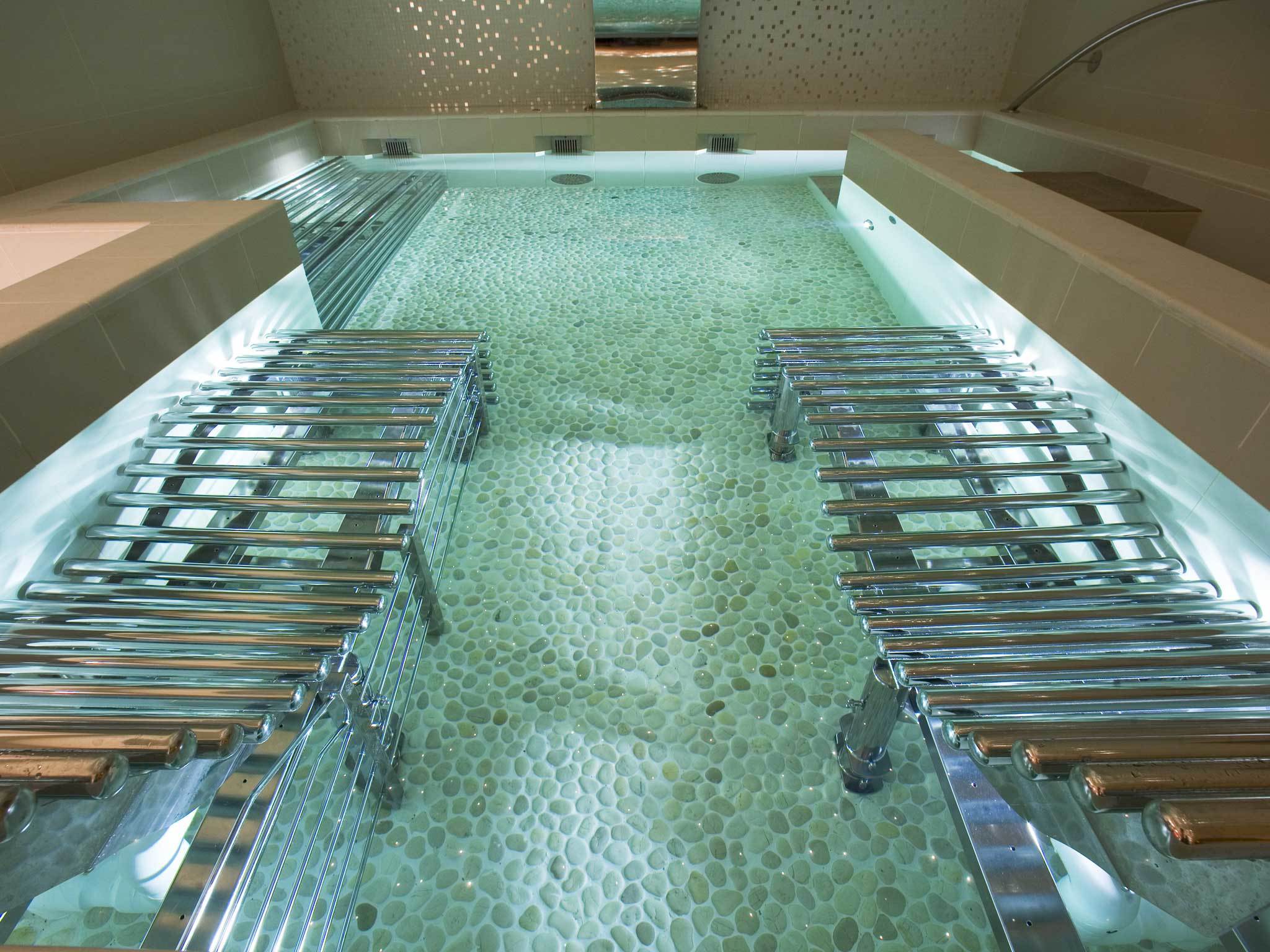 10 Fab Hotels With Jacuzzis and Hot Tubs in London Relax and unwind