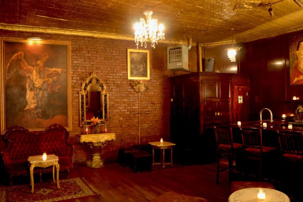 The Auction House Bars in Upper East Side, New York