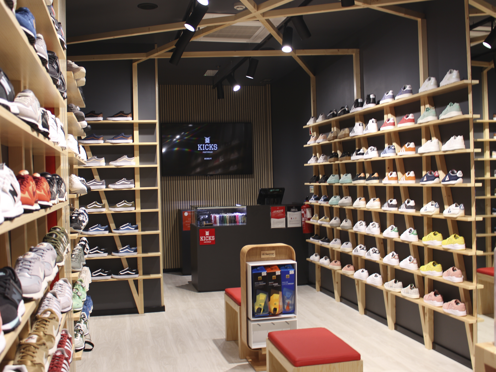 14 lojas de ténis em Lisboa para percorrer a cidade em grande estilo