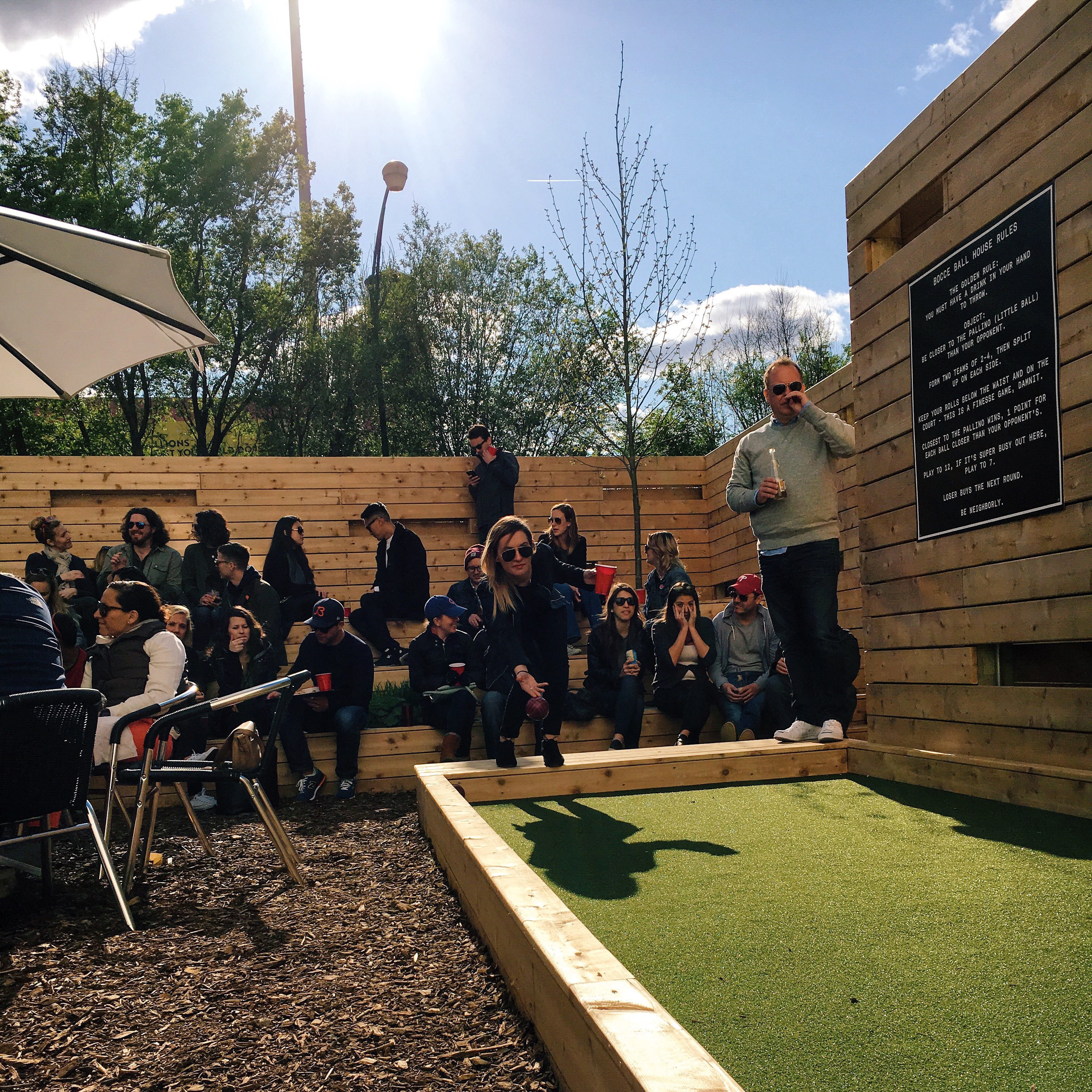 Play outdoor games at these bars and beer gardens in Chicago