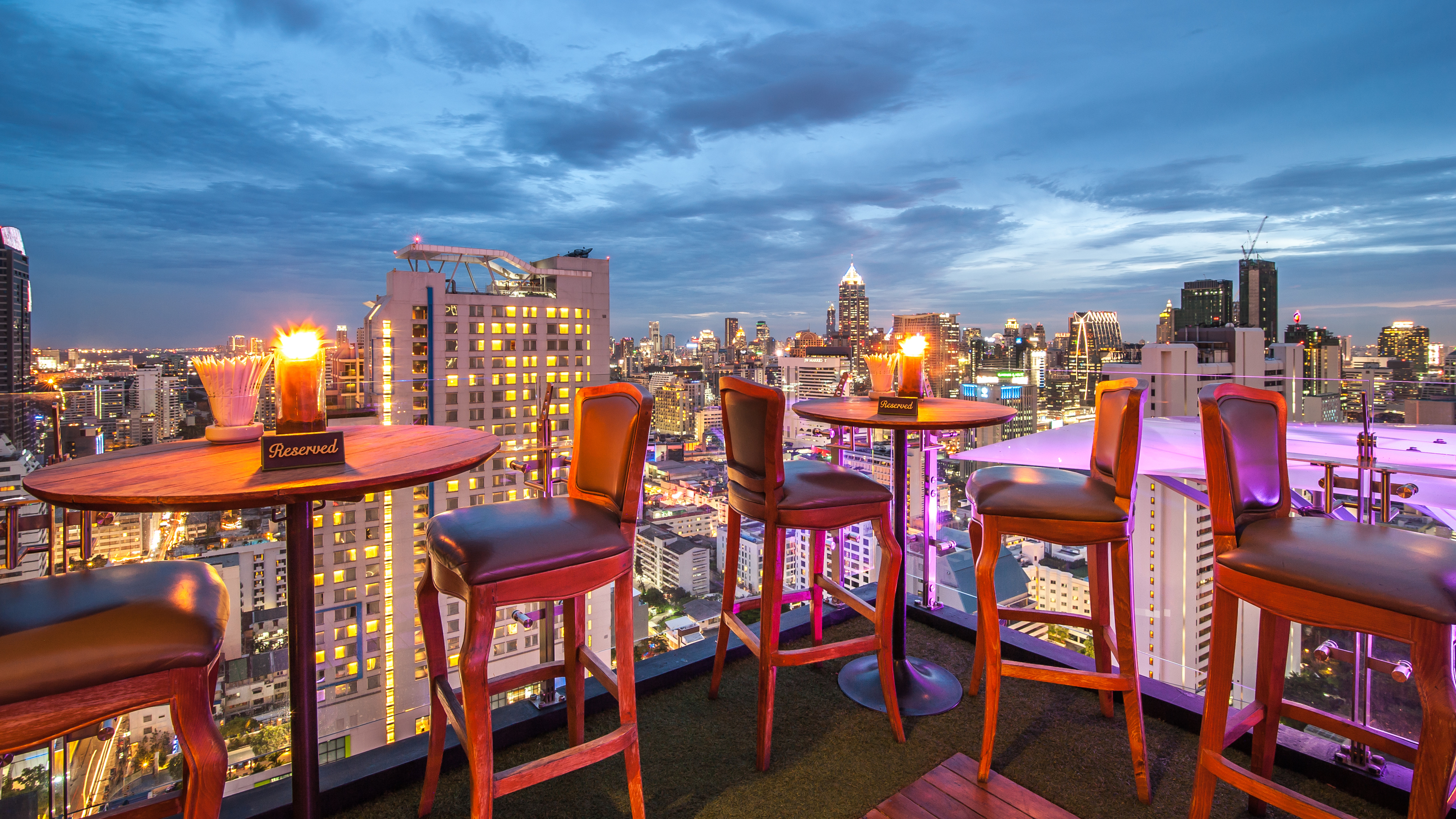 Rooftop bars in Tel Aviv with cocktails and a view