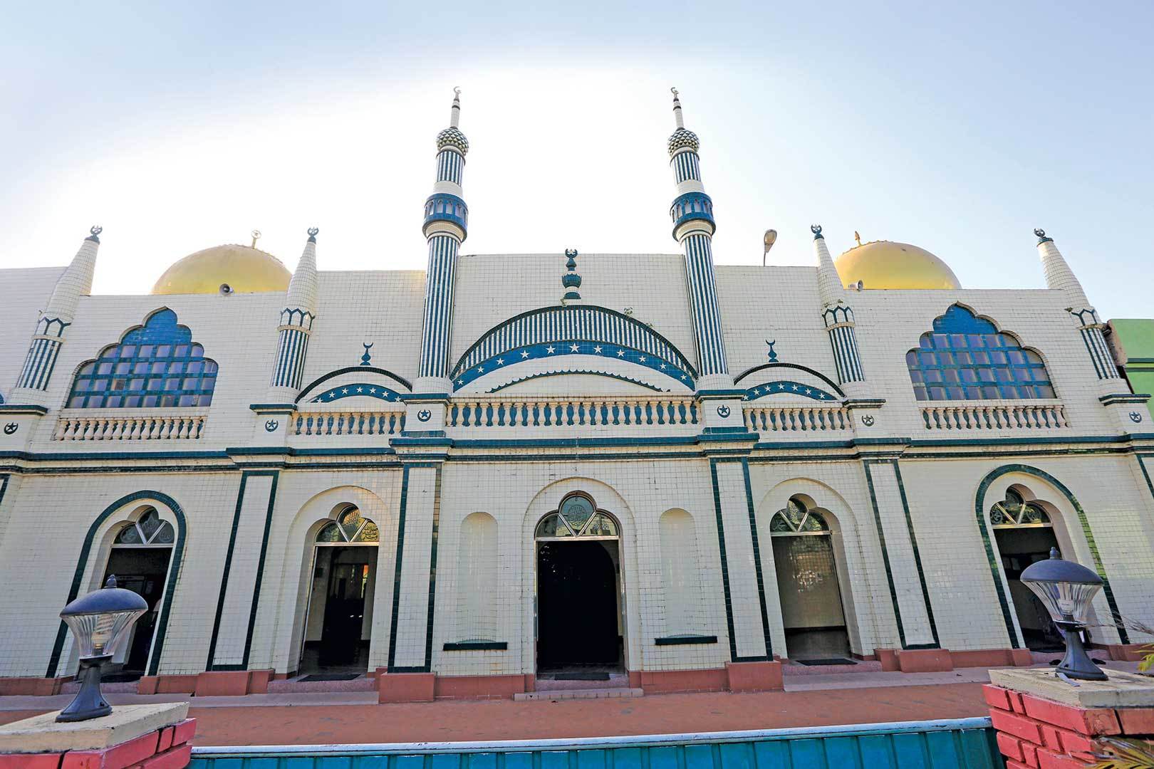 Masjidul Akbar Jumma Mosque Attractions in Sri Lanka