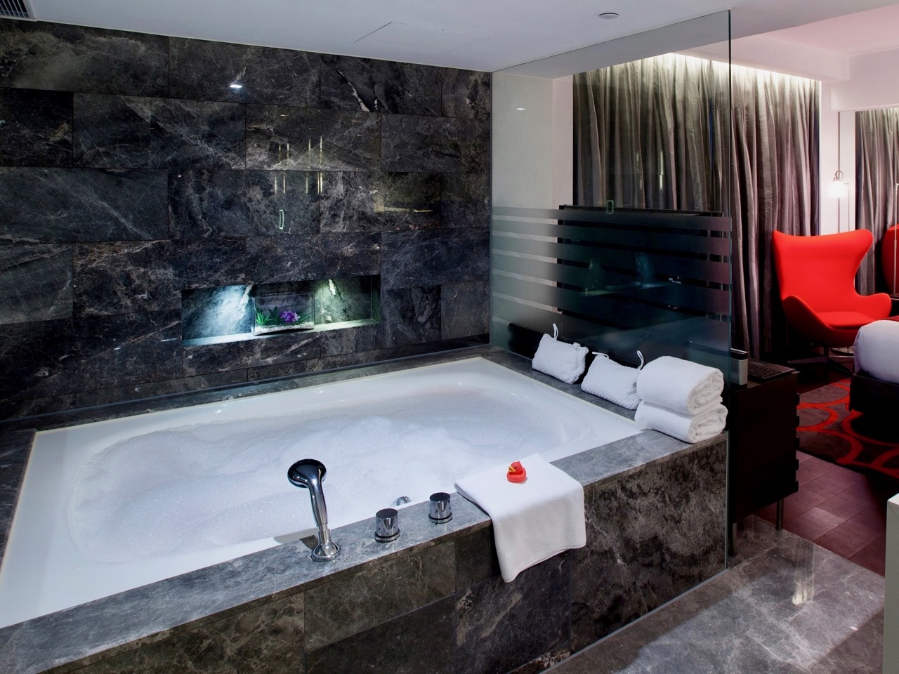 The most expensive hotel bathtubs in Hong Kong