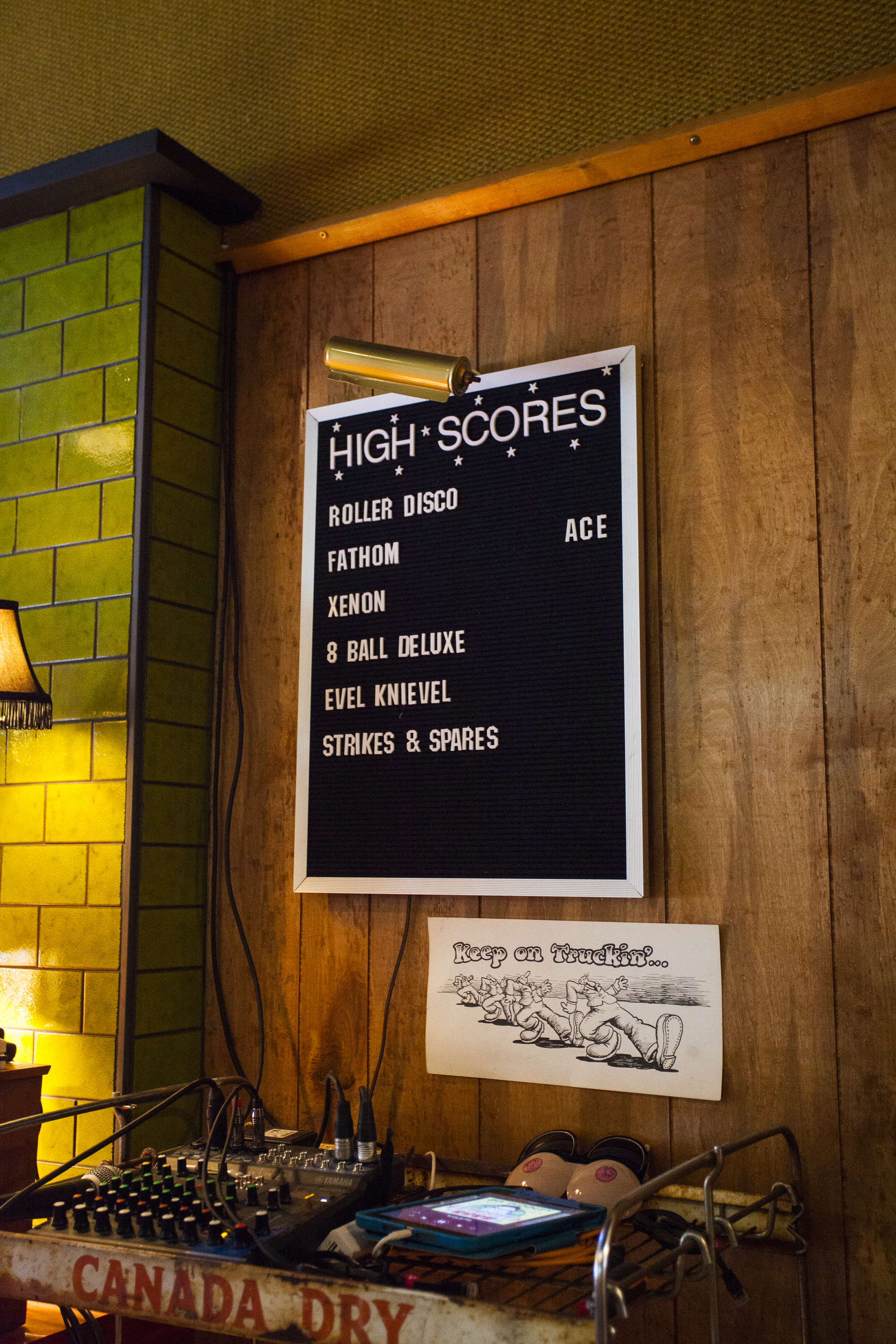 Walt’s Bar is Eagle Rock’s new retrofabulous pinball bar