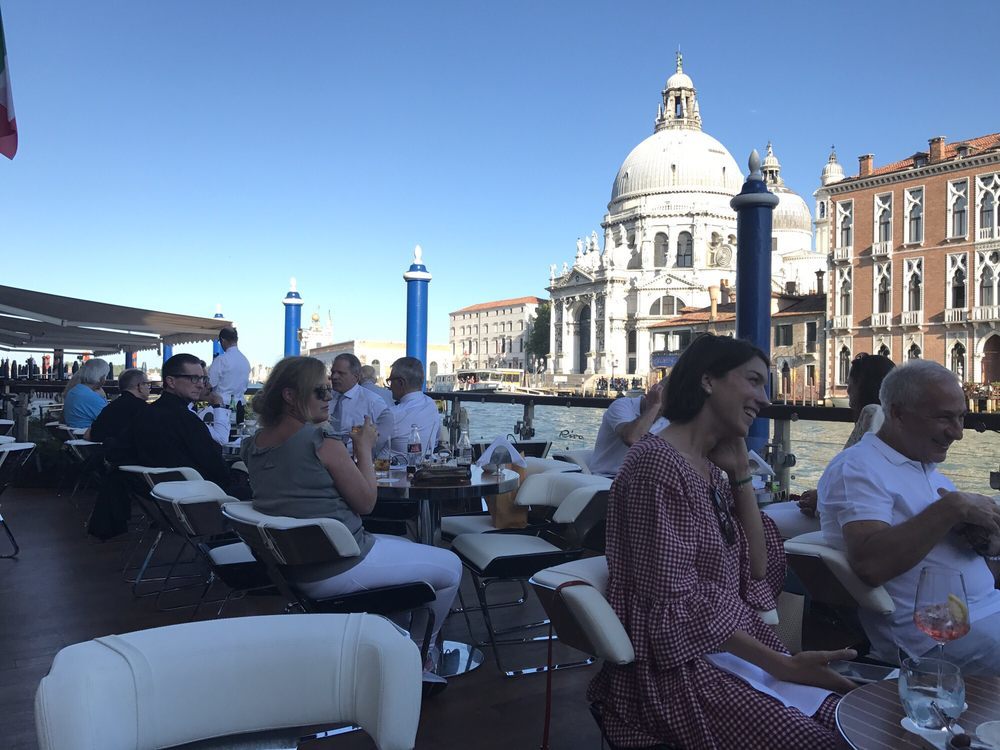 13 Best Bars in Venice to Drink At Right Now